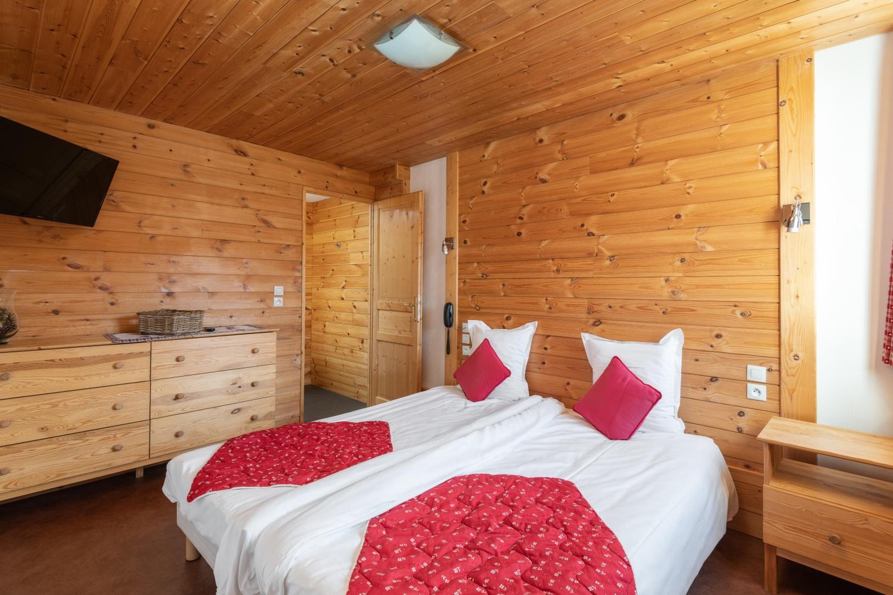 Double Room with Extra Bed - Photo 2
