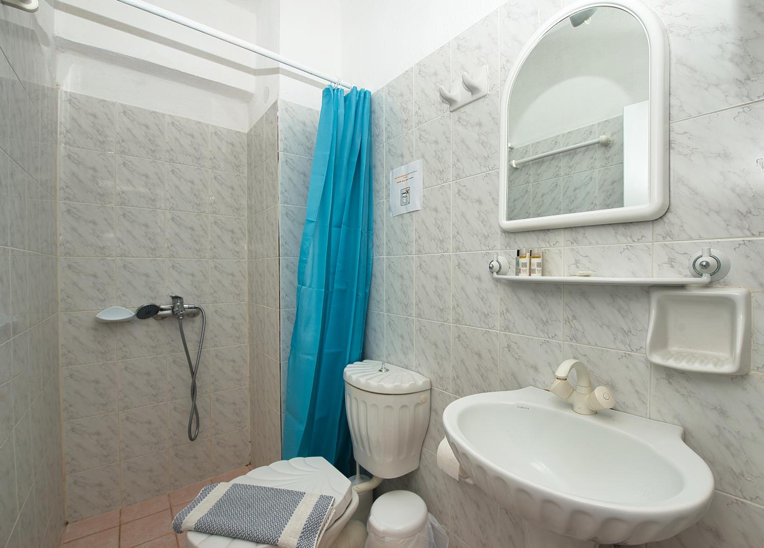 Double or Twin Room - Photo 10
