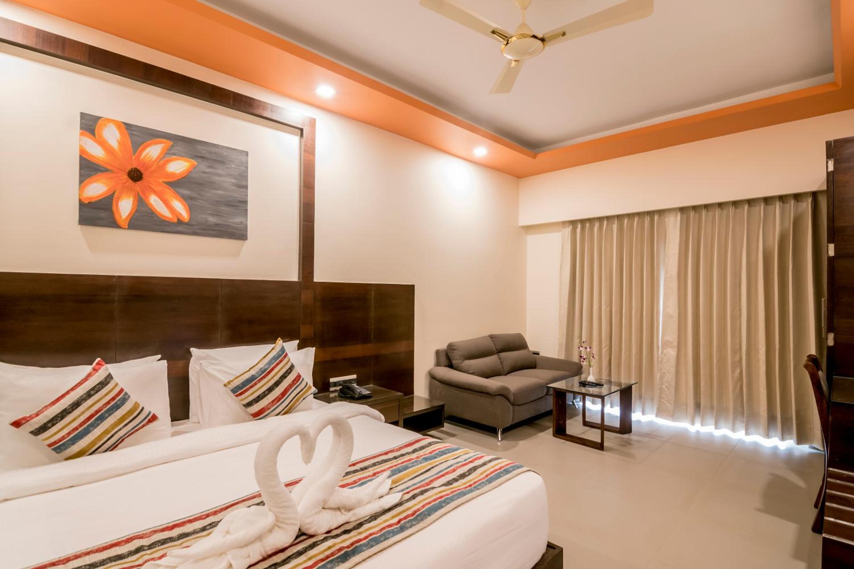 Double Room with Balcony - Photo 9