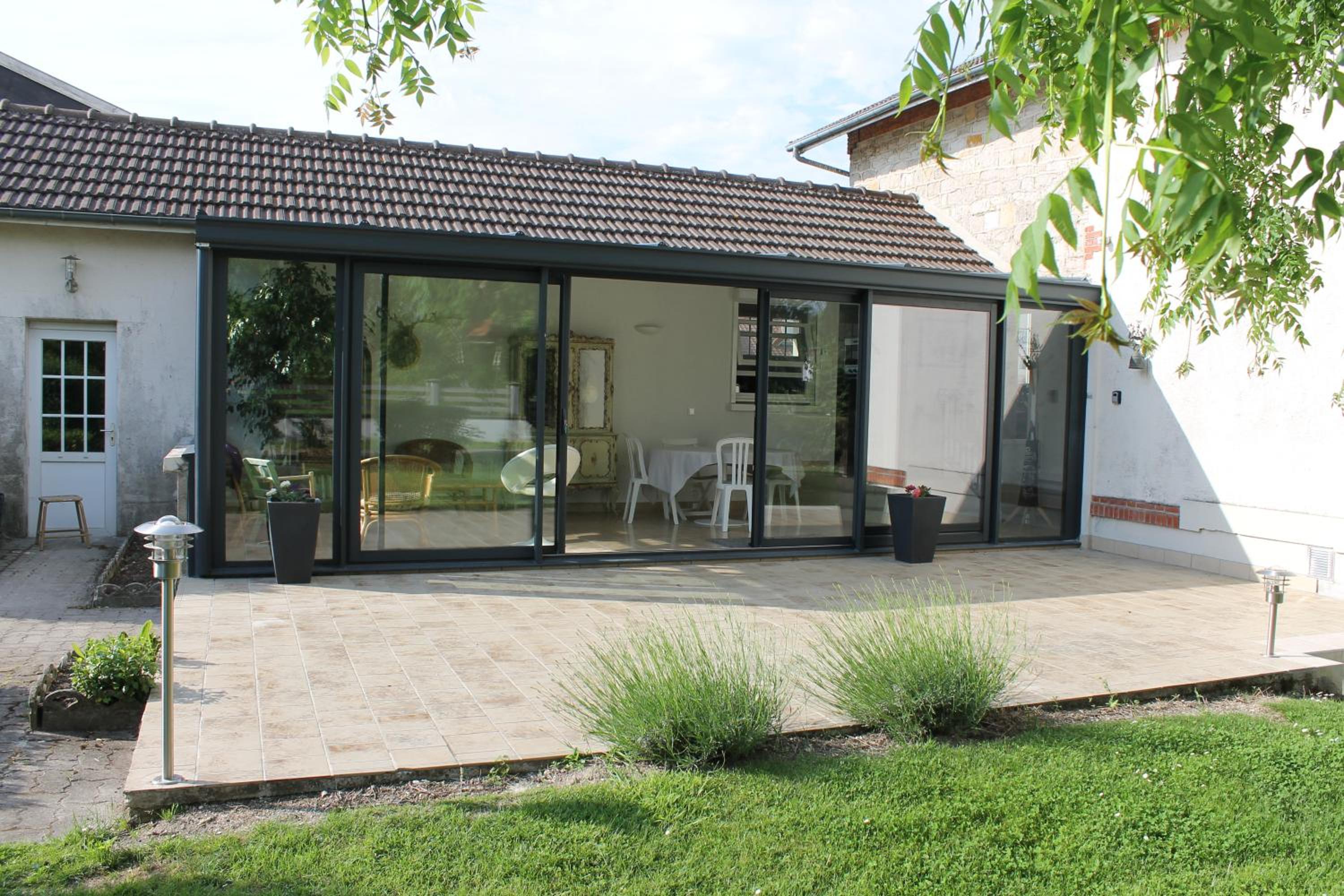 Six-Bedroom House photo 2