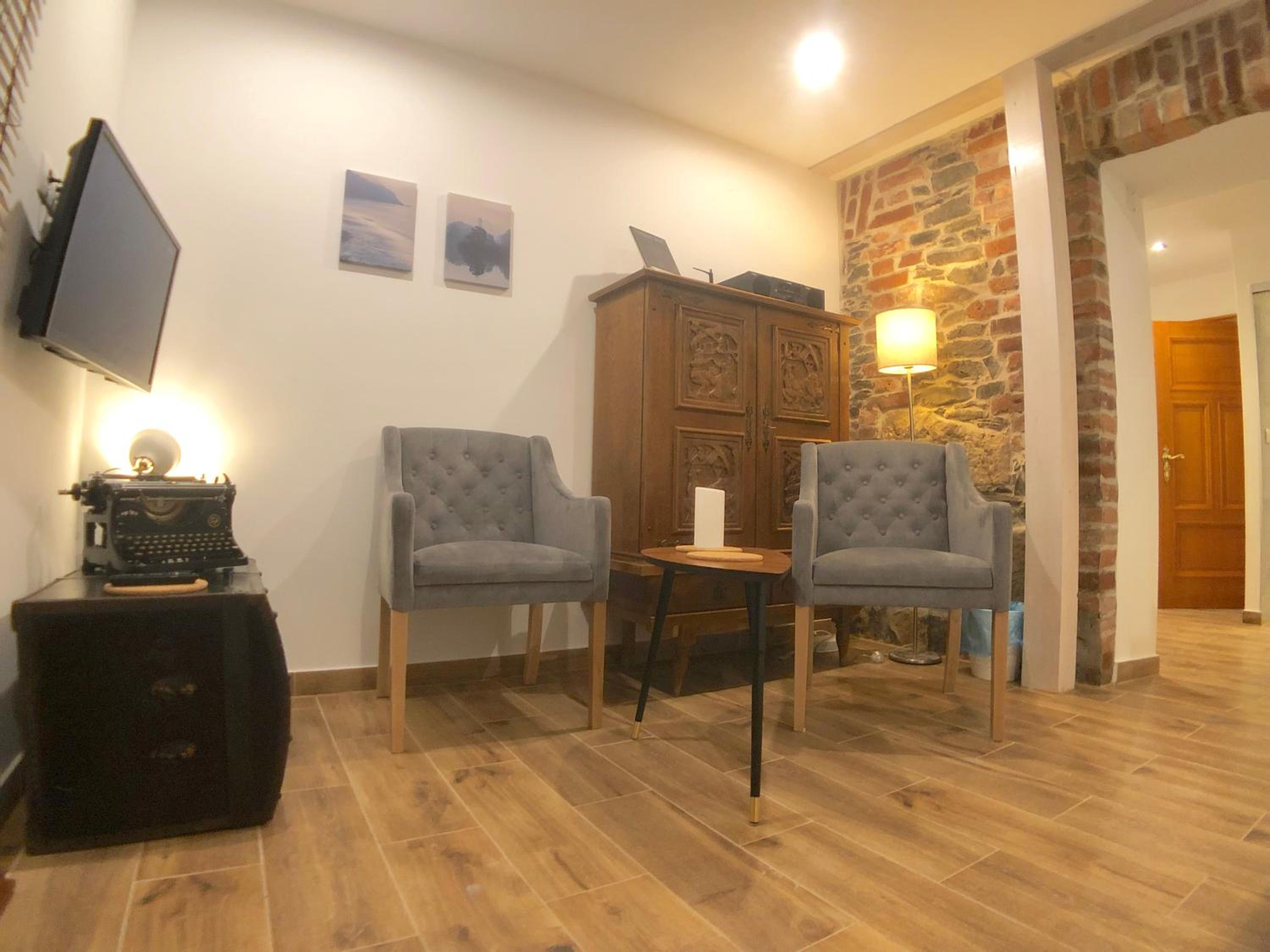 One-Bedroom Apartment photo 3