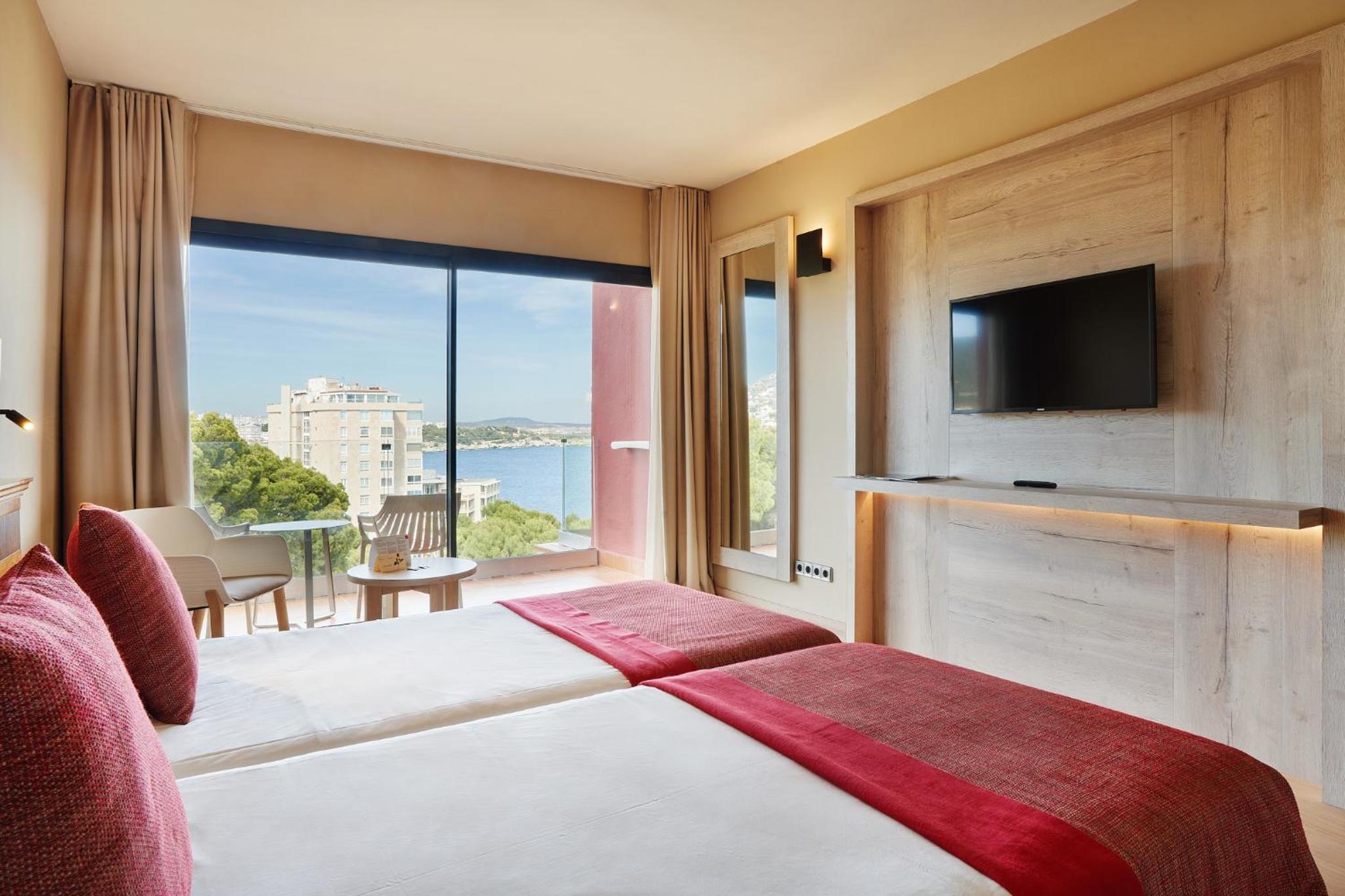 Double Room with Balcony and Partial Sea View (2 Adults + 1 Child ) photo 3