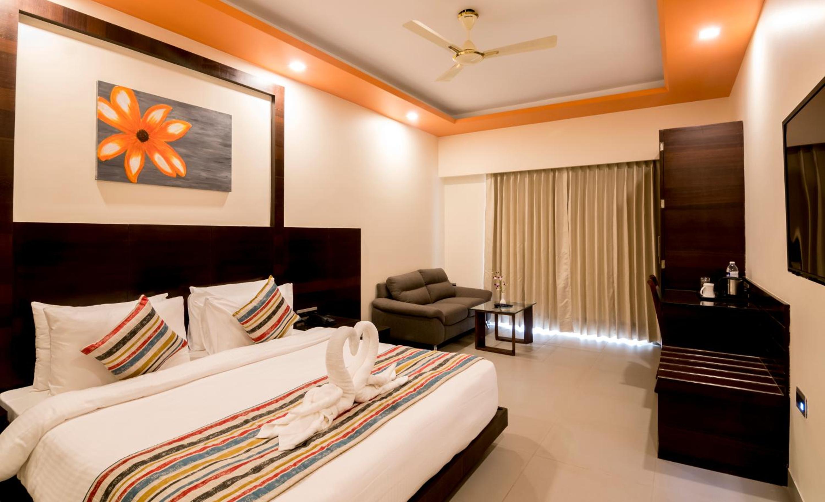 Double Room with Balcony - Photo 6