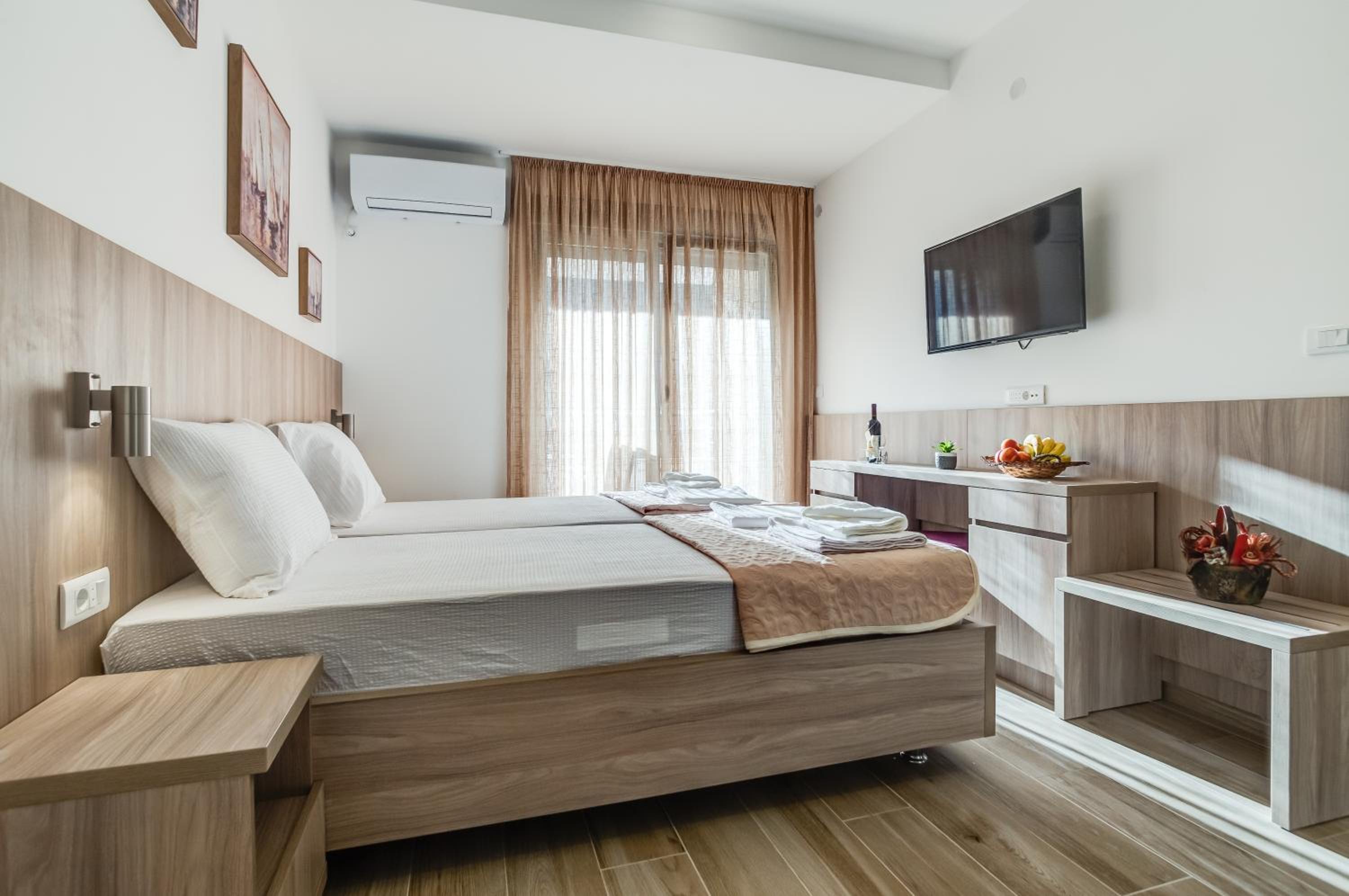 One-Bedroom Apartment with Sea View photo 1