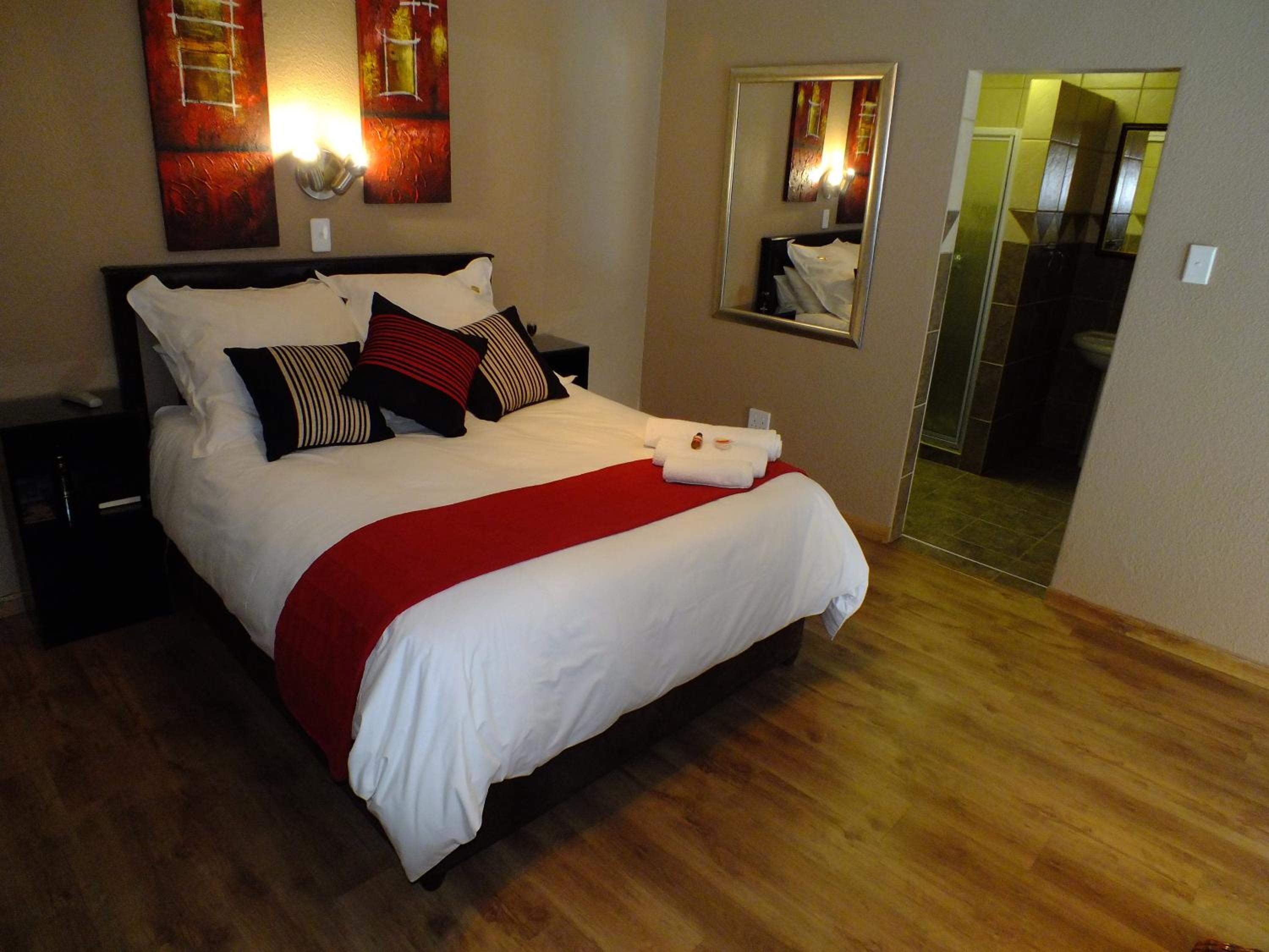 Queen Room photo 1