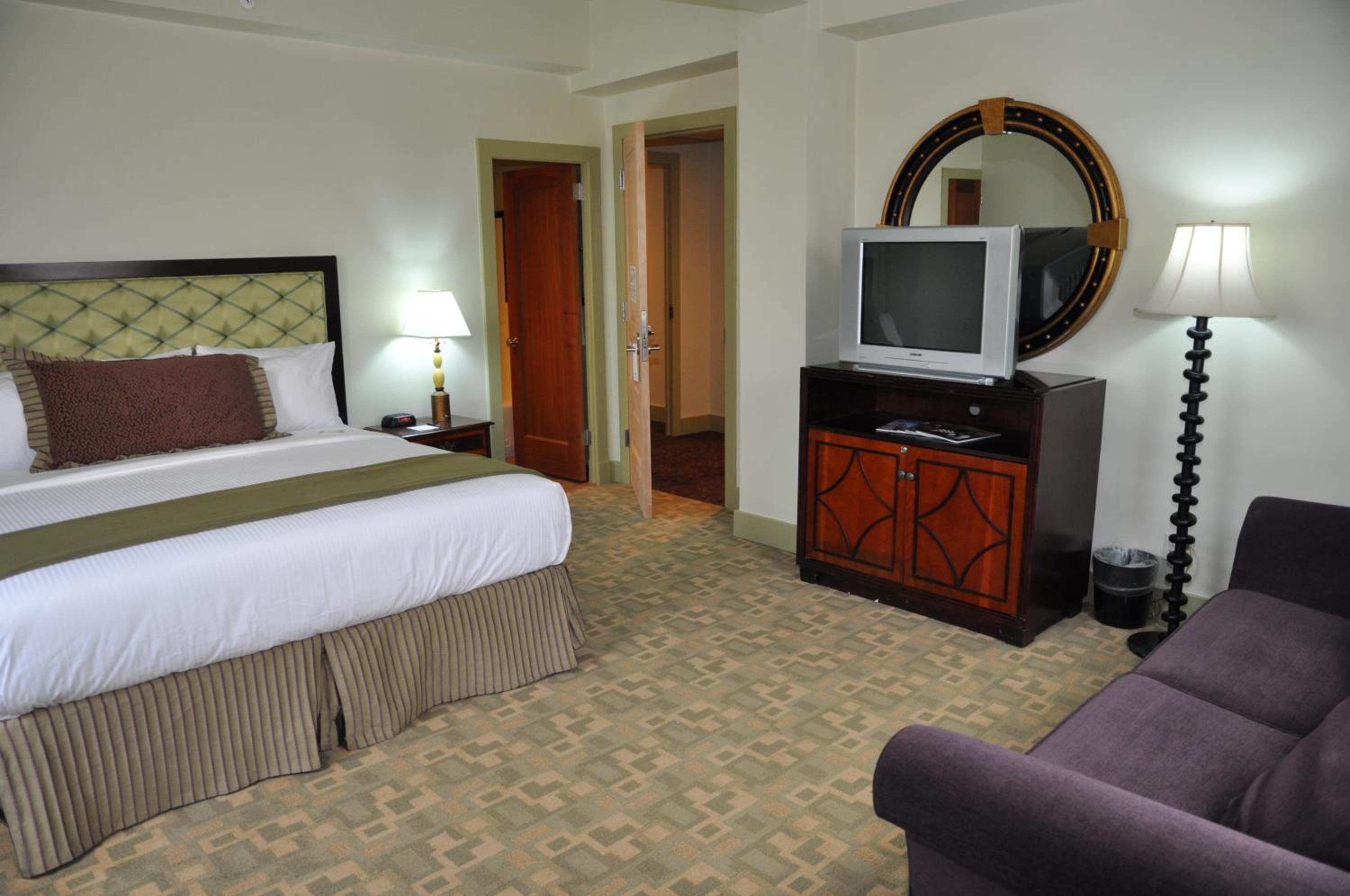 King Room - Non-Smoking photo 2