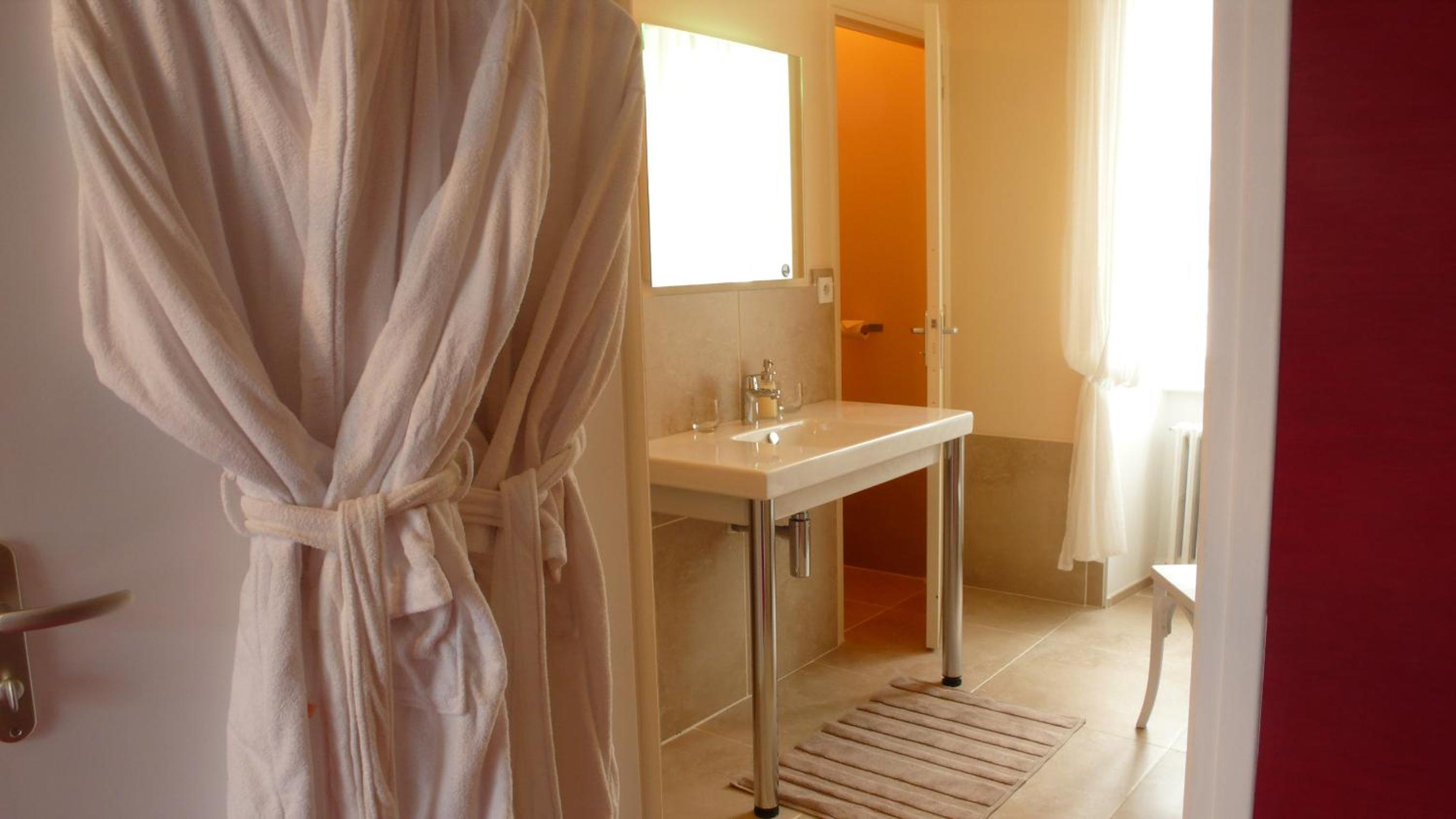 Double Room with Private Bathroom photo 3