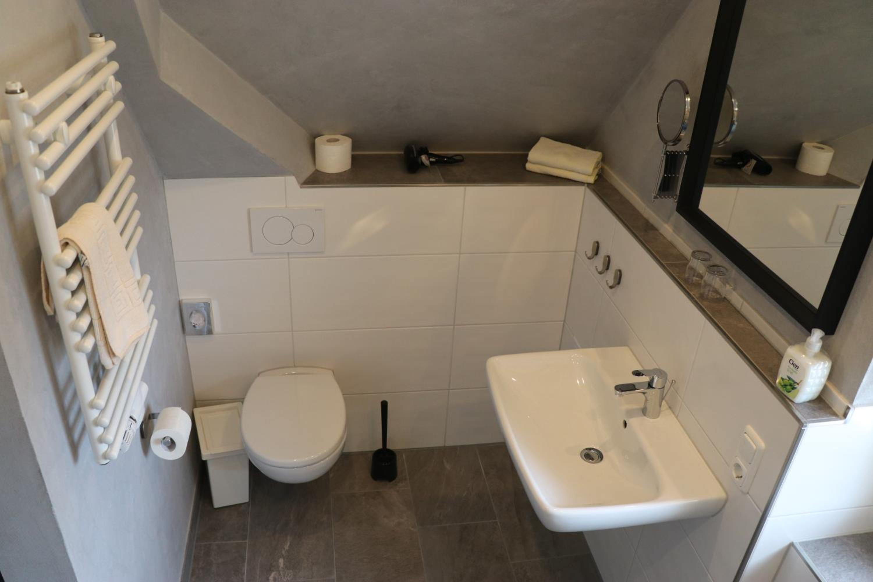 Classic Double Room - Photo 15