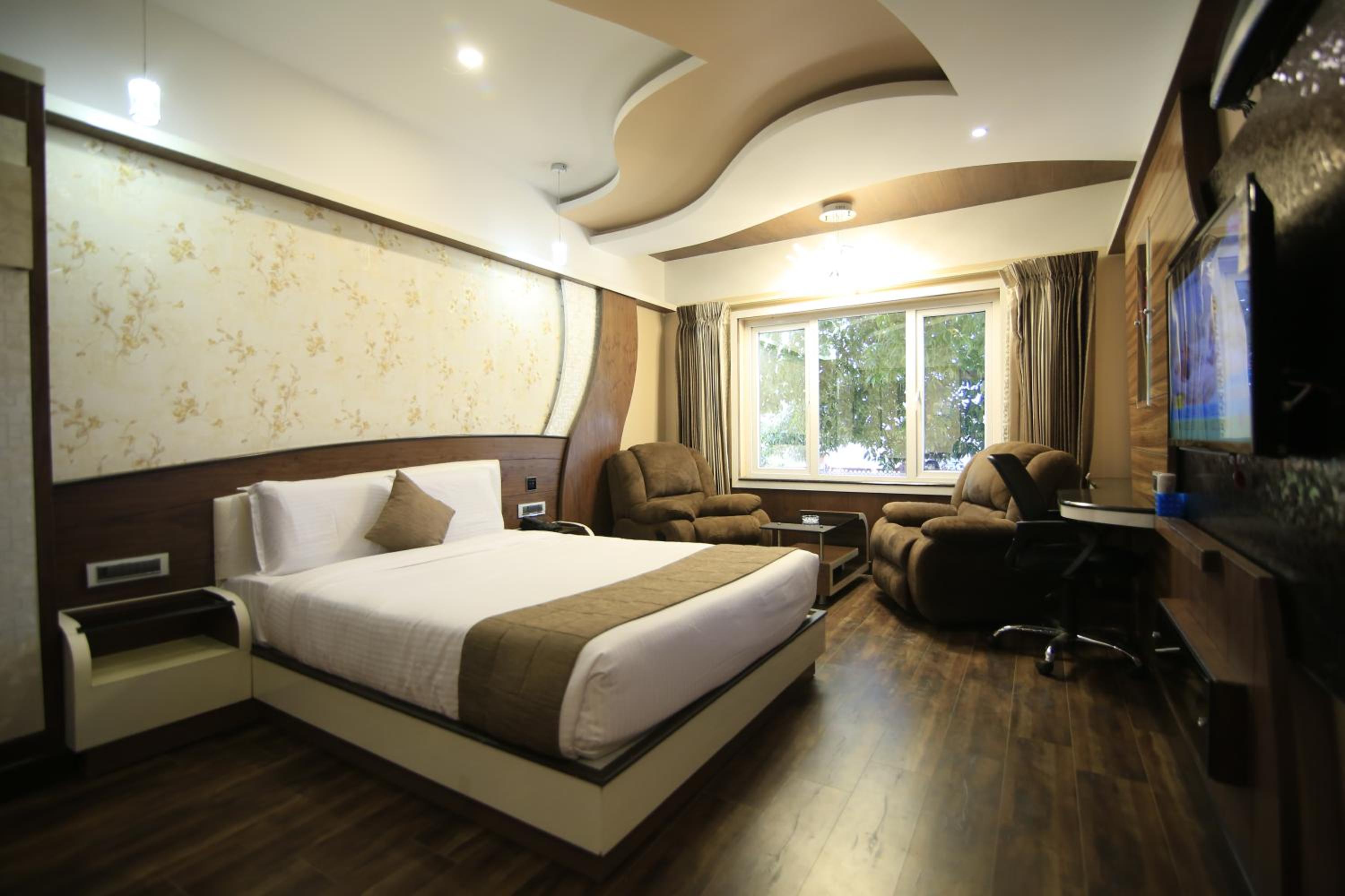 Queen Suite photo 1