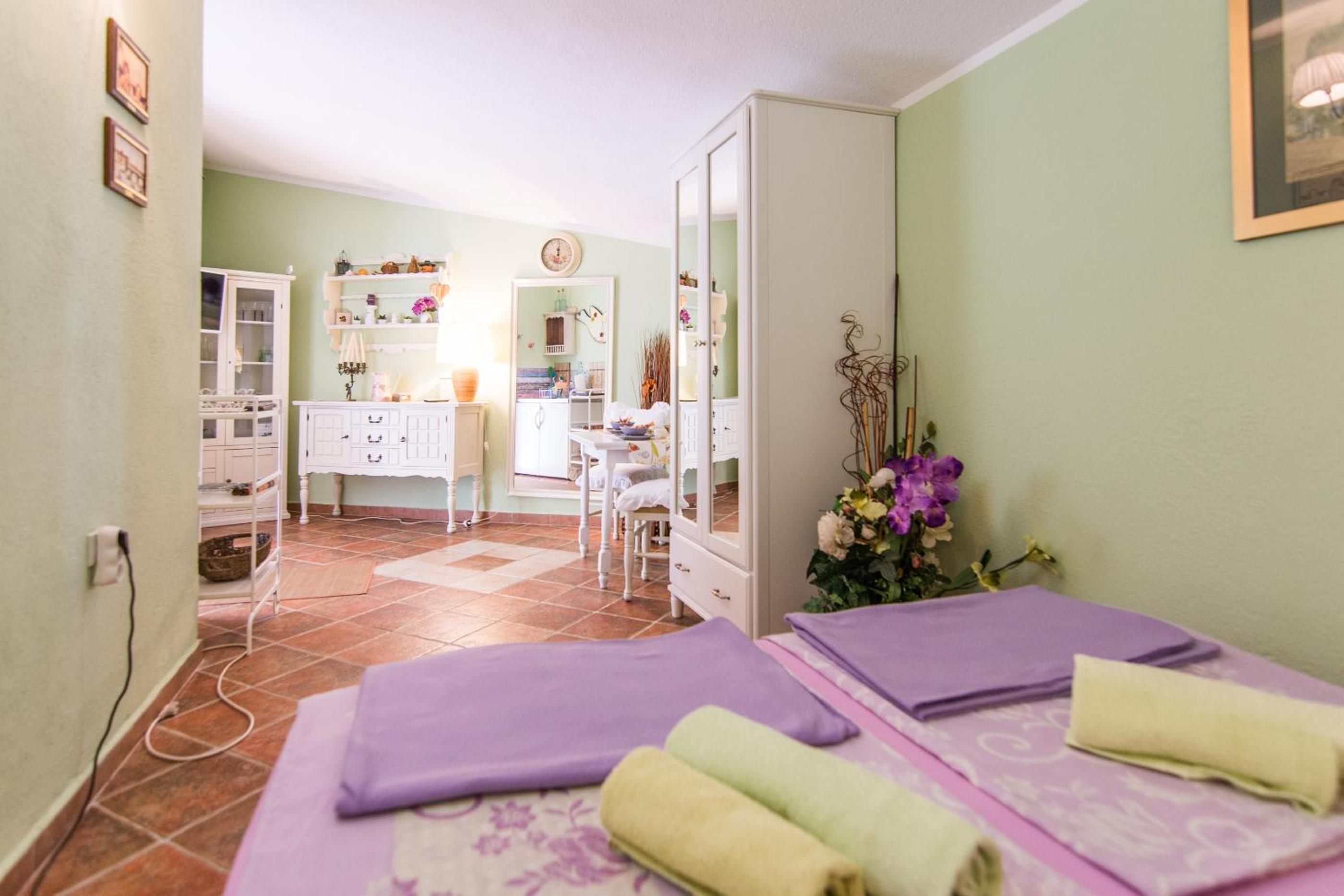 Studio Apartment
