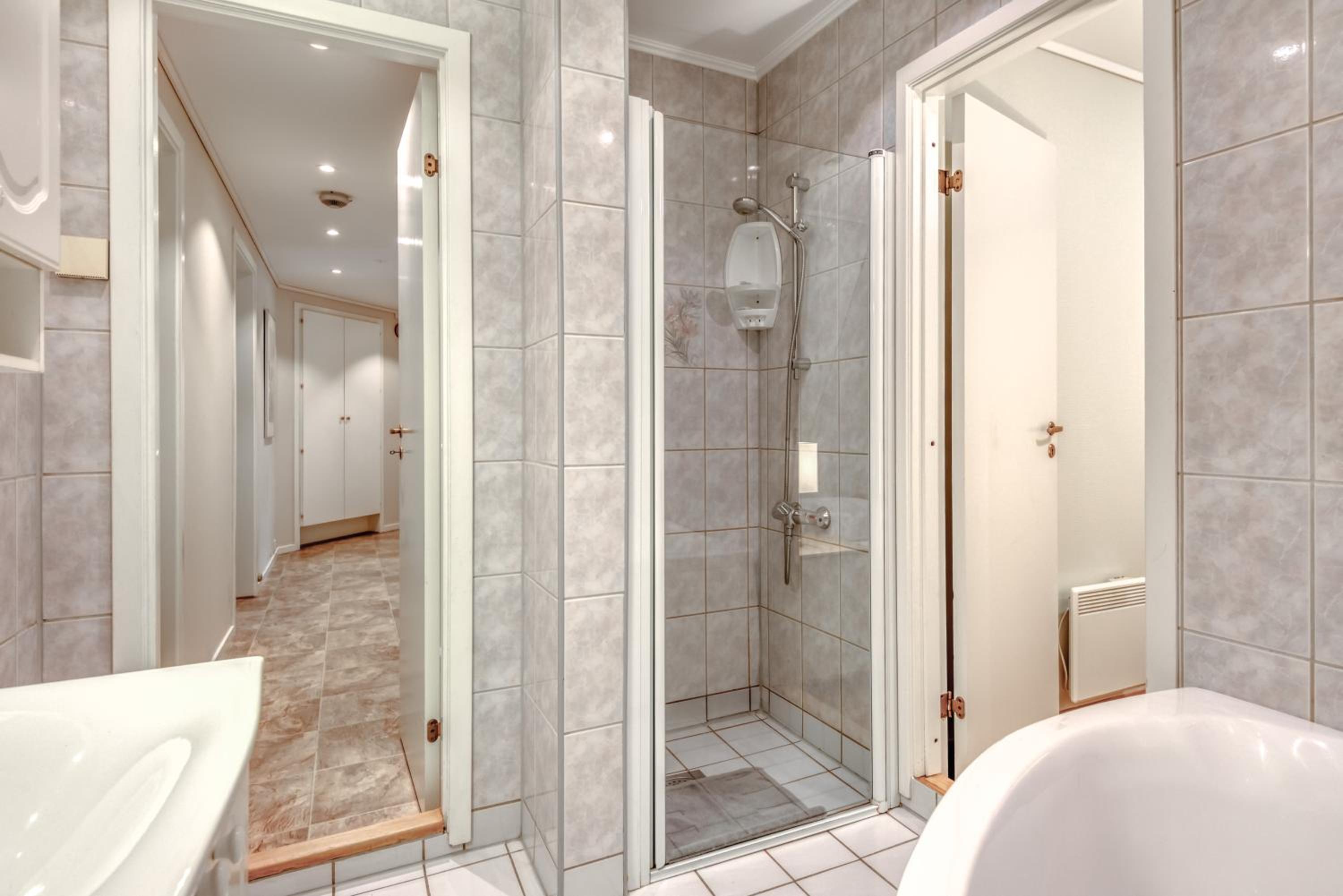 Three-Bedroom Apartment - Photo 9