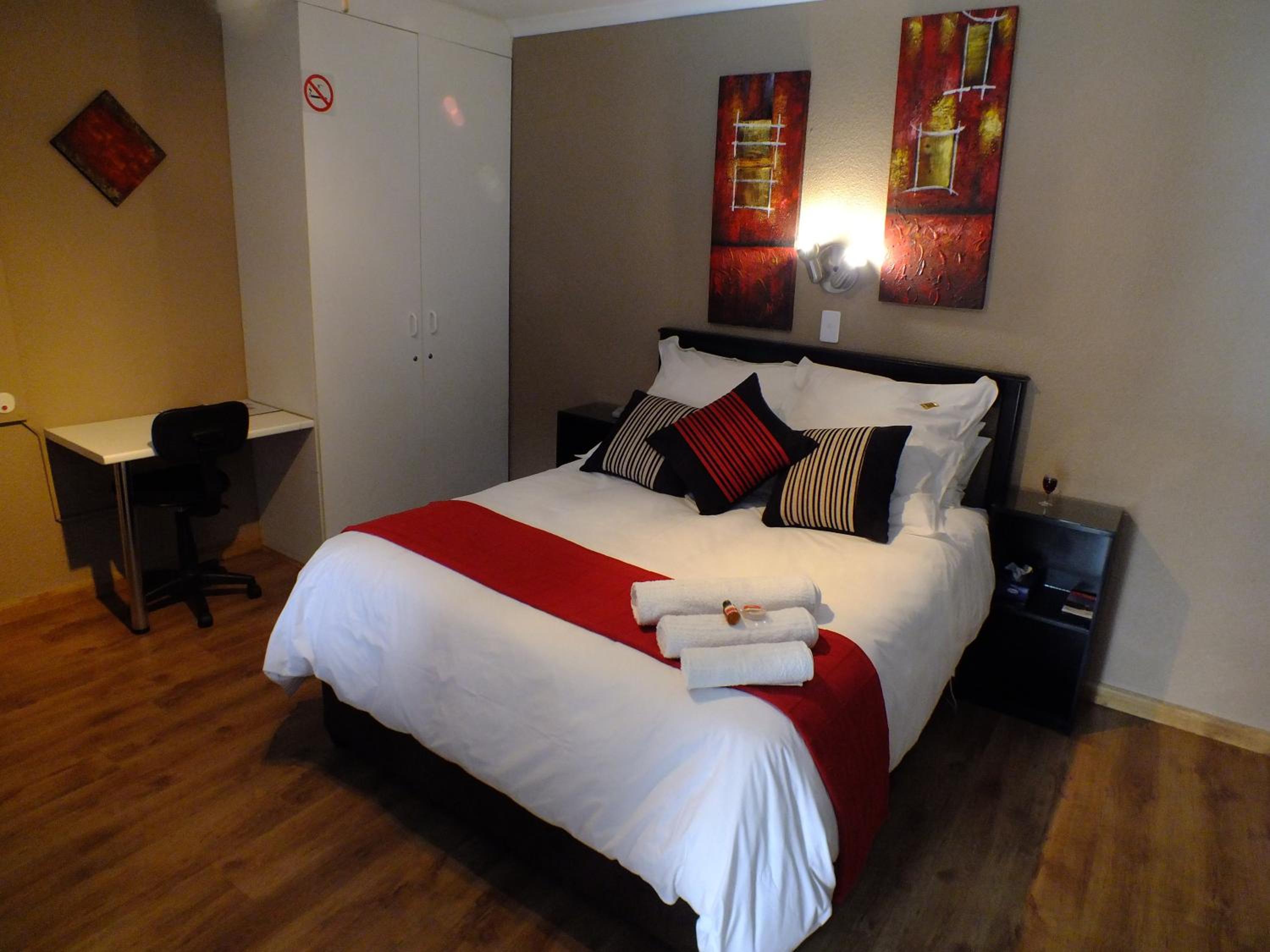 Queen Room photo 3