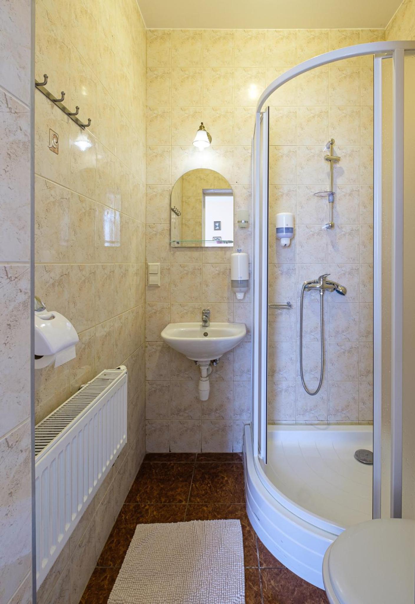 Standard Double or Twin Room - Photo 4