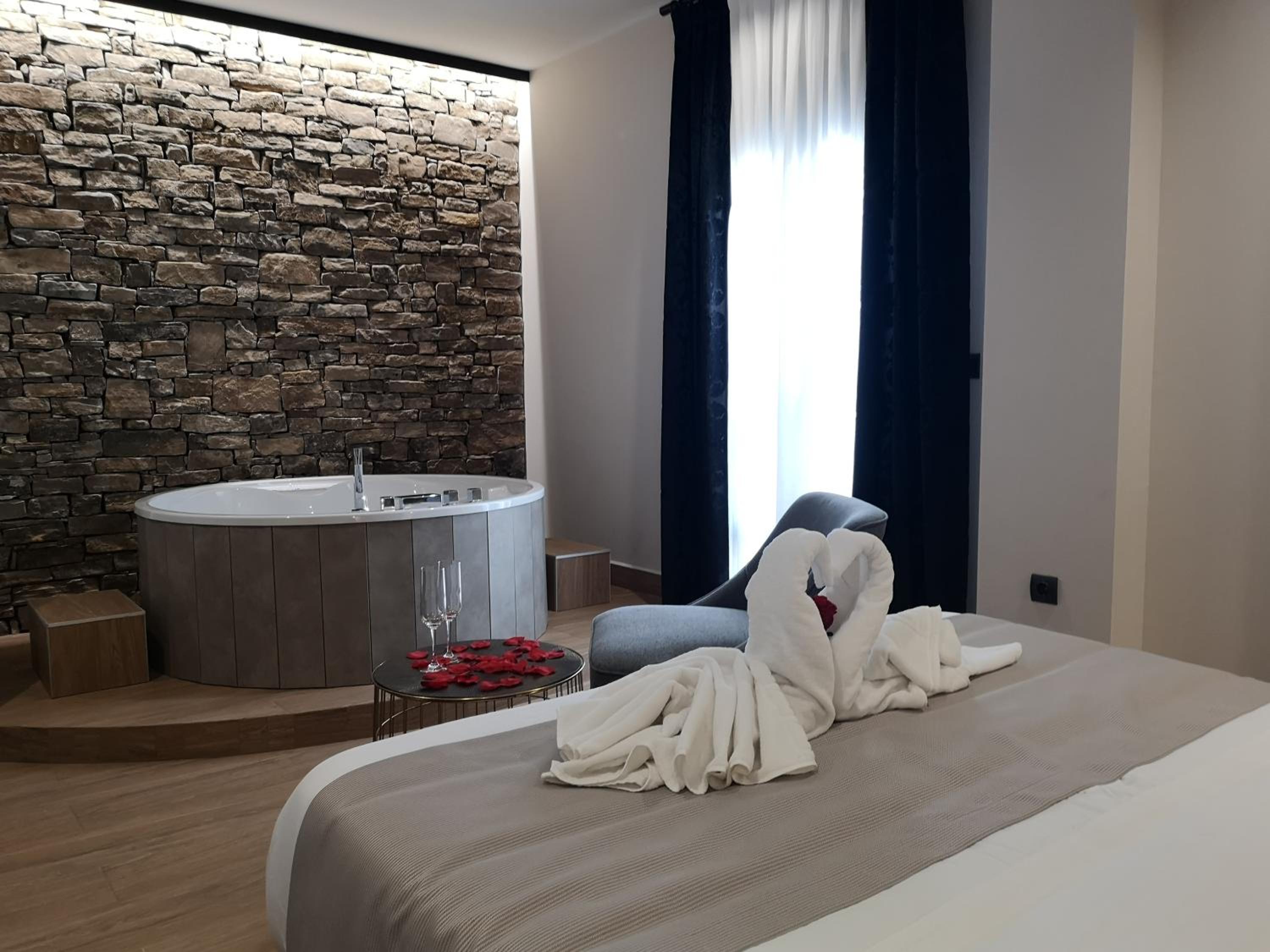 Deluxe Suite With Spa Bath photo 3