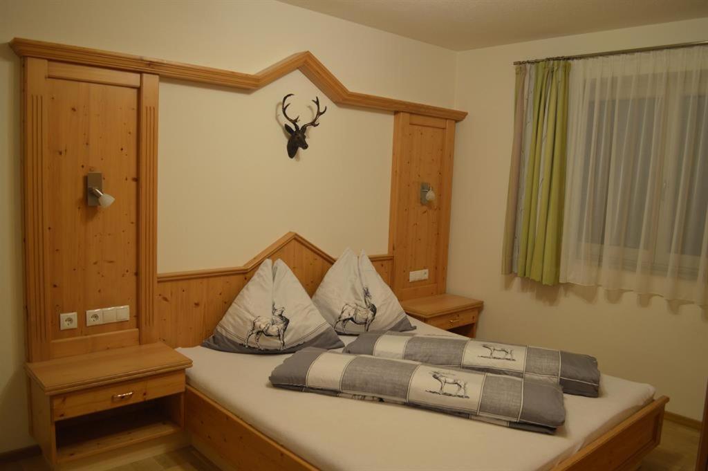 One-Bedroom Apartment with Shower photo 1
