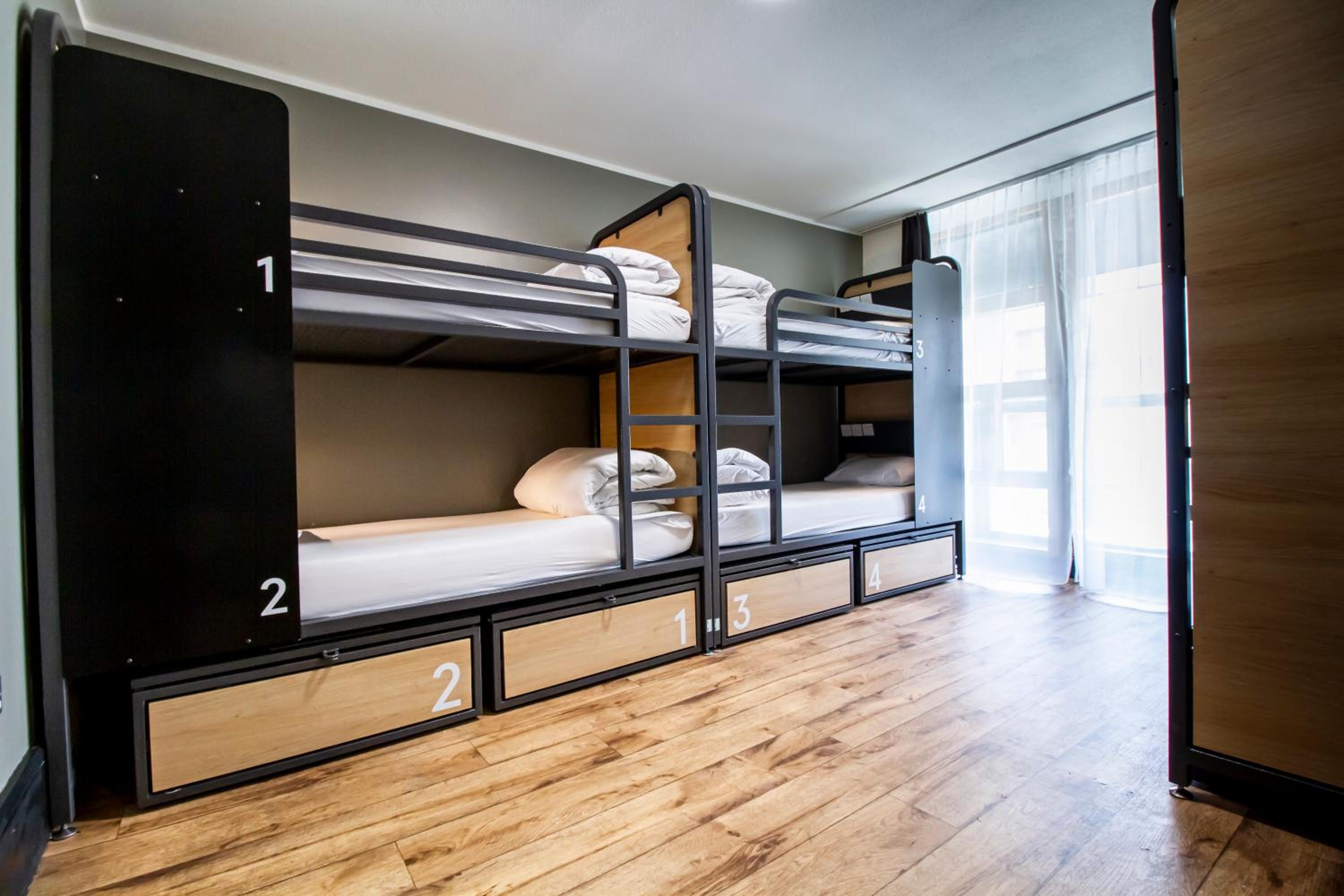 Private 6-bed Female Room - Ensuite photo 2