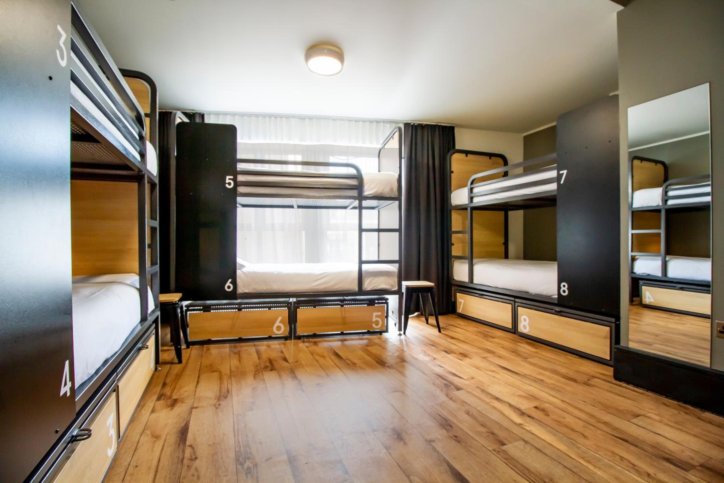 Private 8-bed Room - Shared Bathroom photo 1
