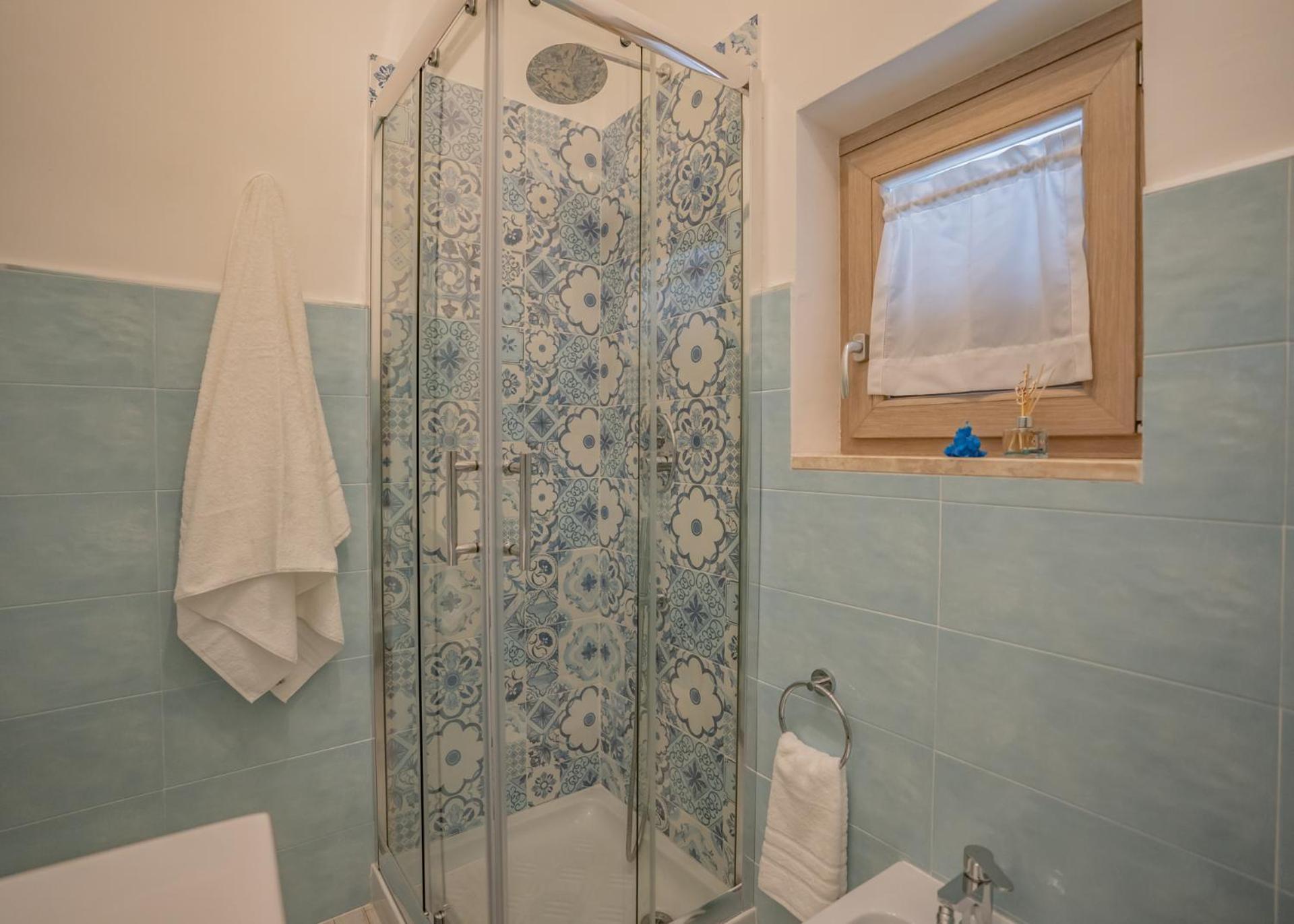 Double Room - Photo 6
