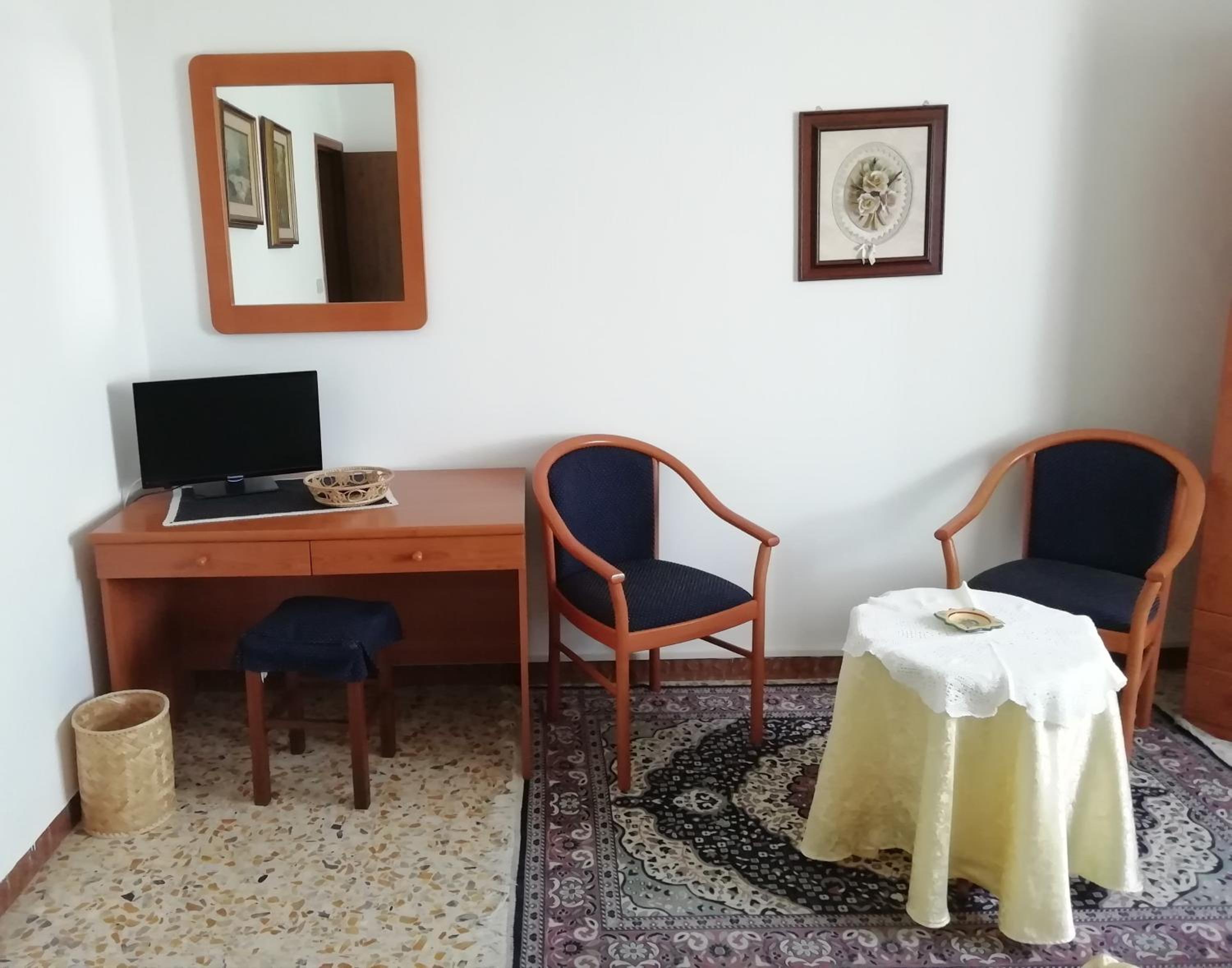 Double or Twin Room with Private Bathroom photo 3