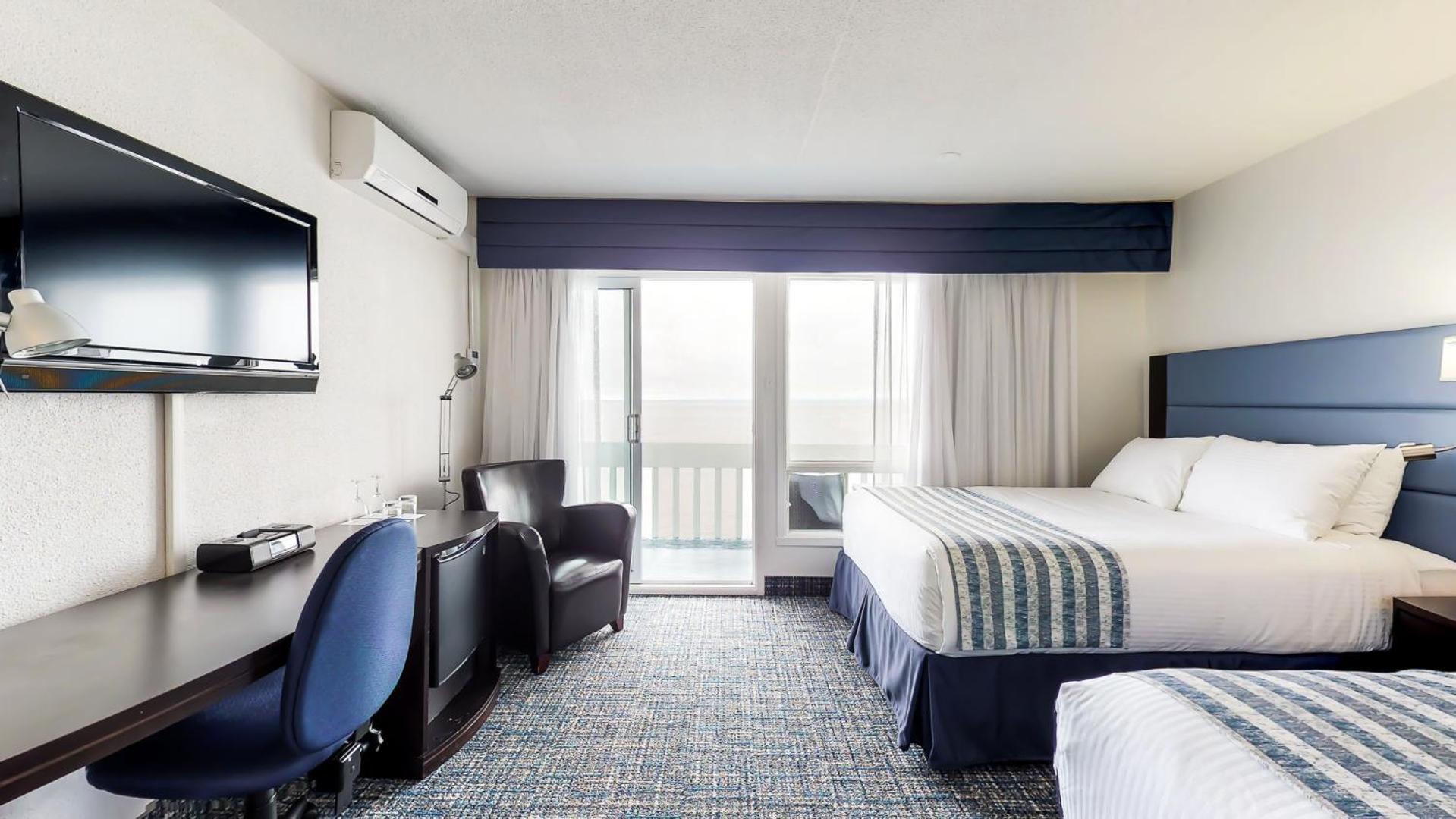 Standard Double Room With Two Double Beds And Sea View photo 3