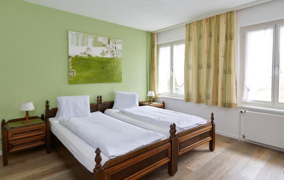 Single Room with Bathroom photo 2