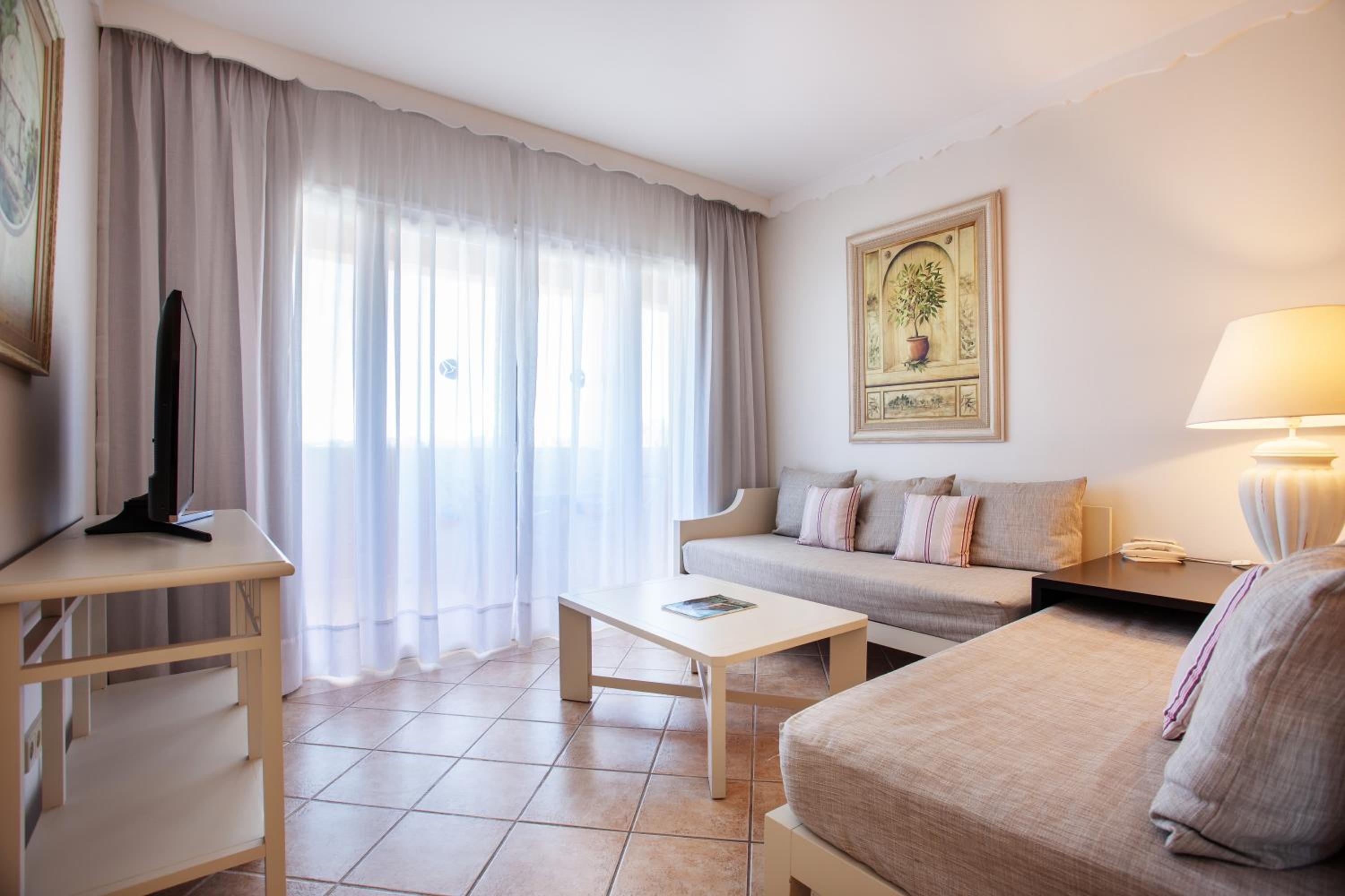 Suite de una habitación (2 adultos + 2 niños) Suite de una habitación (2 adultos + 2 niños)