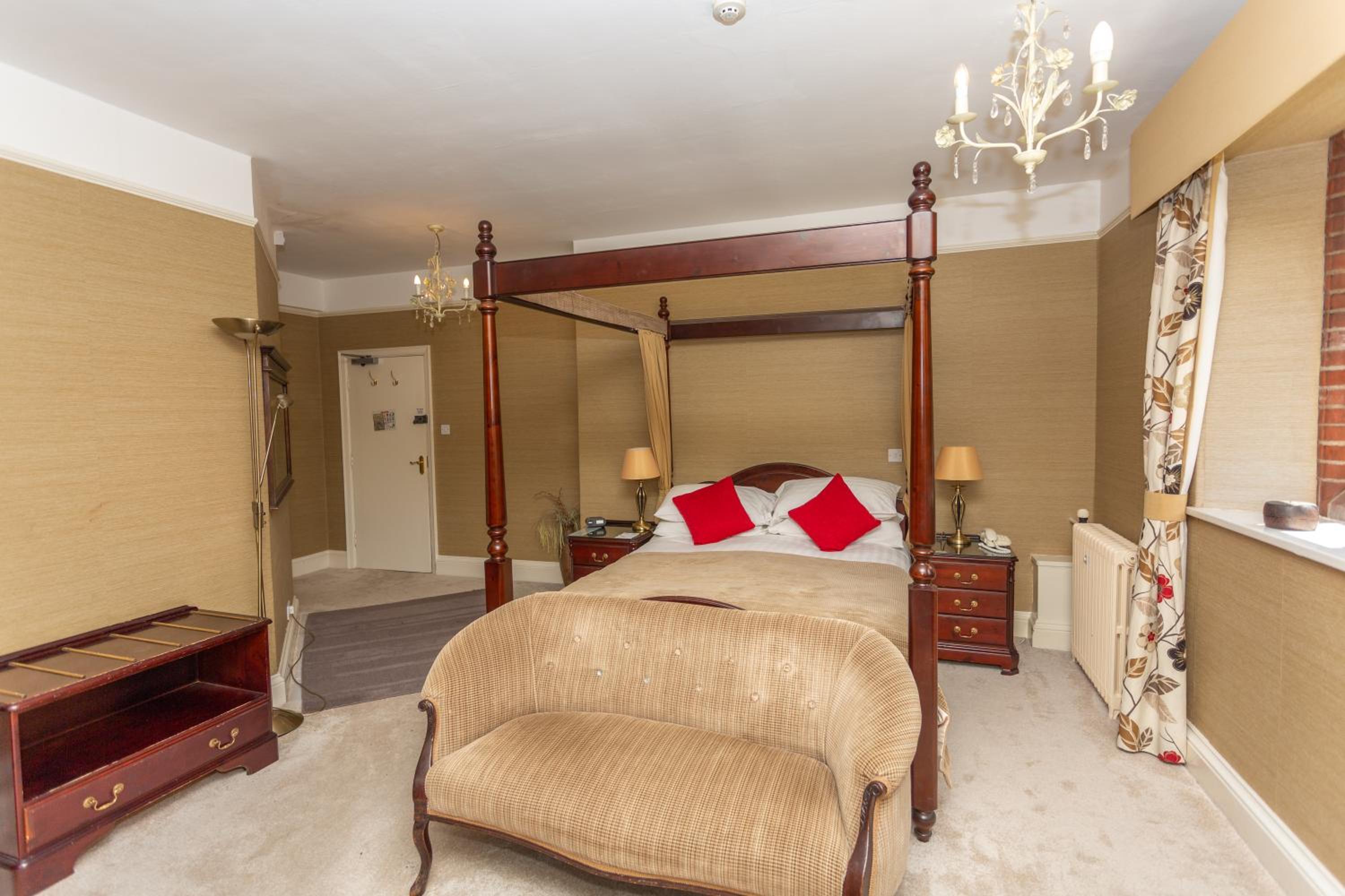 Deluxe Room - Photo 9