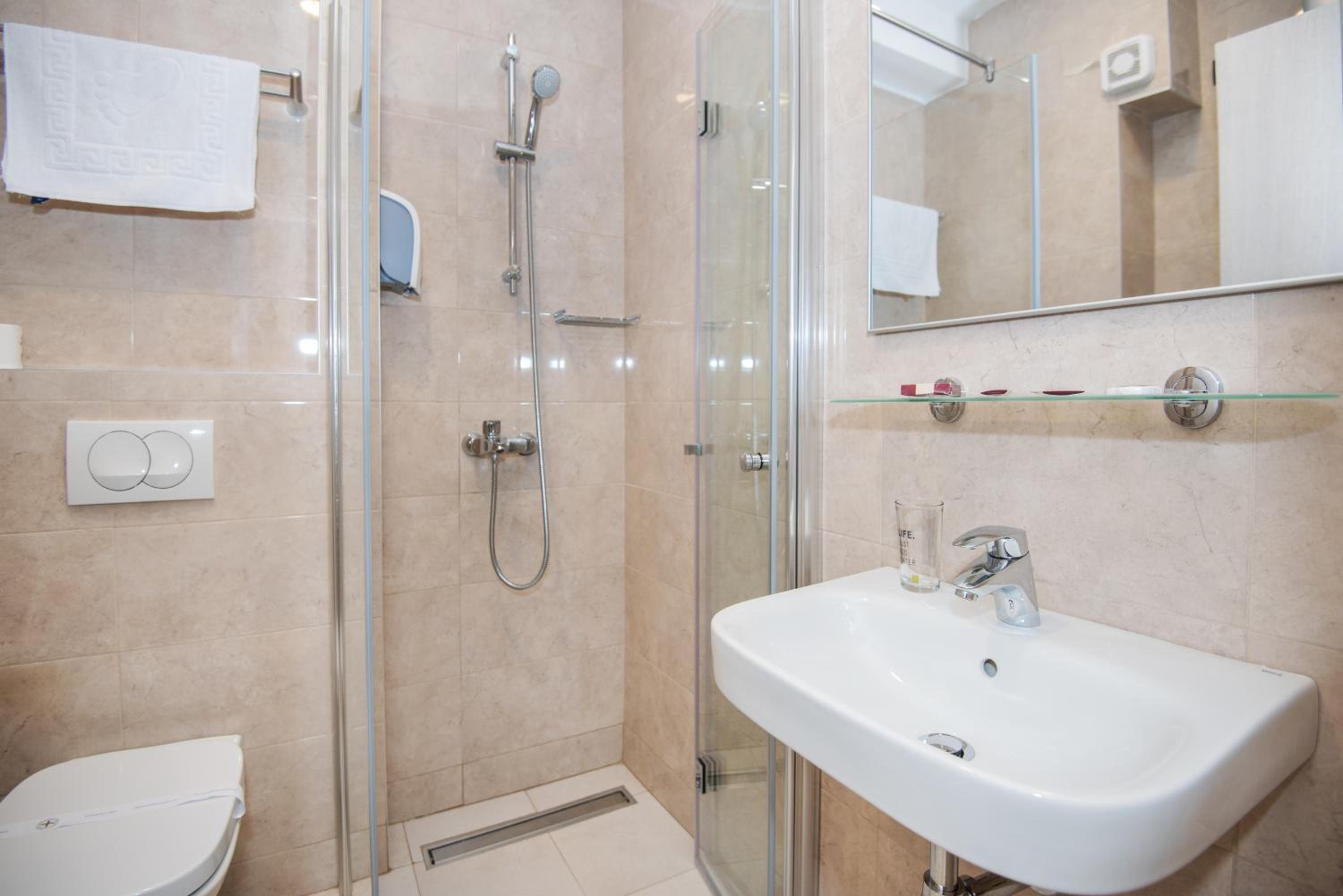 Premier One-Bedroom Apartment - Photo 23