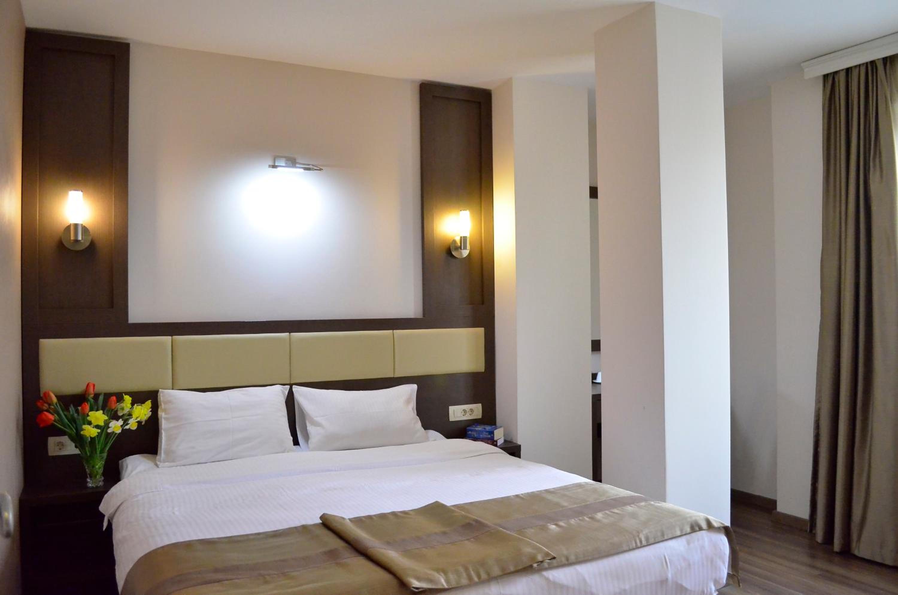 Deluxe Double or Twin Room - Photo 5