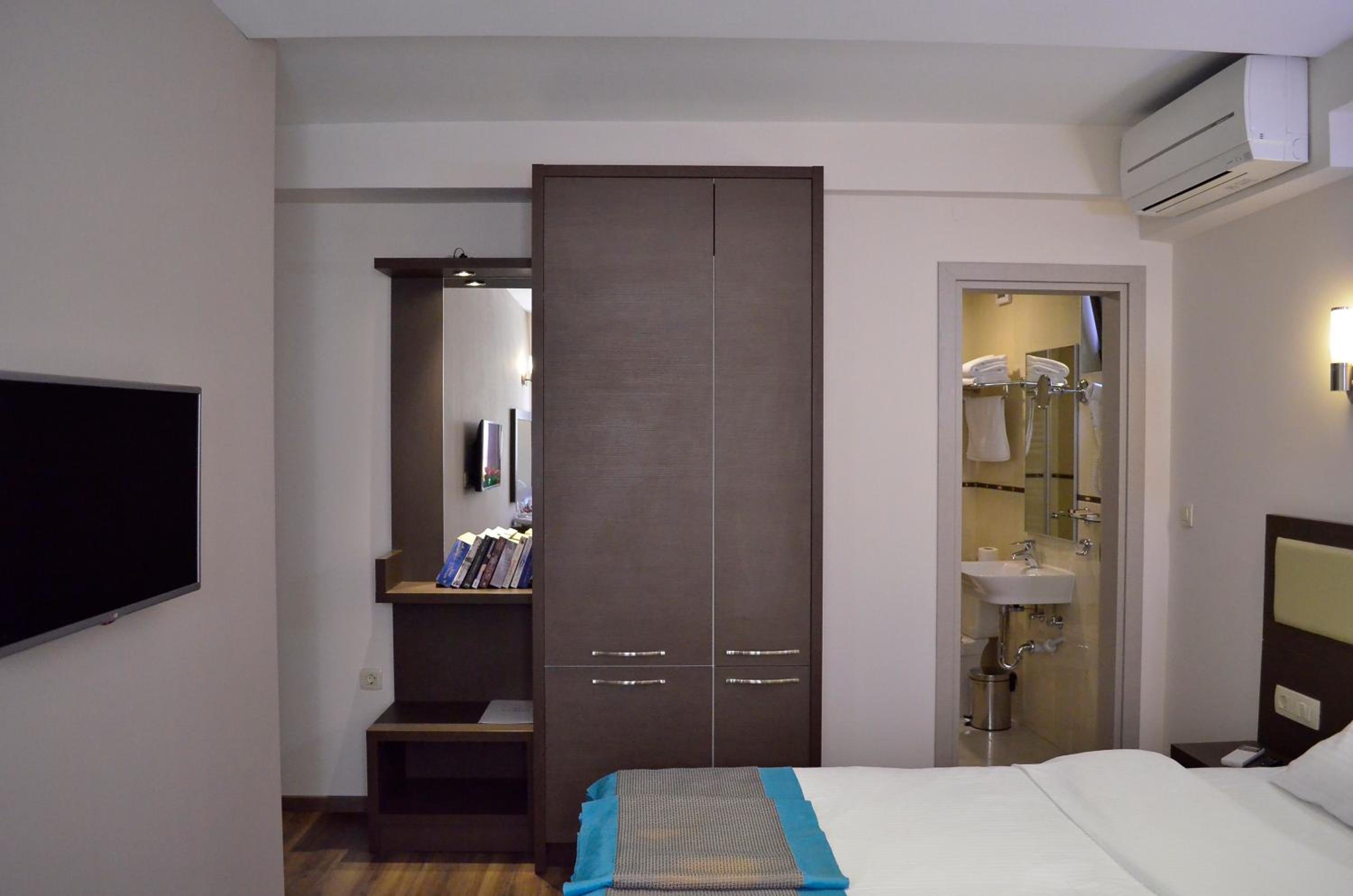 Deluxe Double or Twin Room - Photo 3