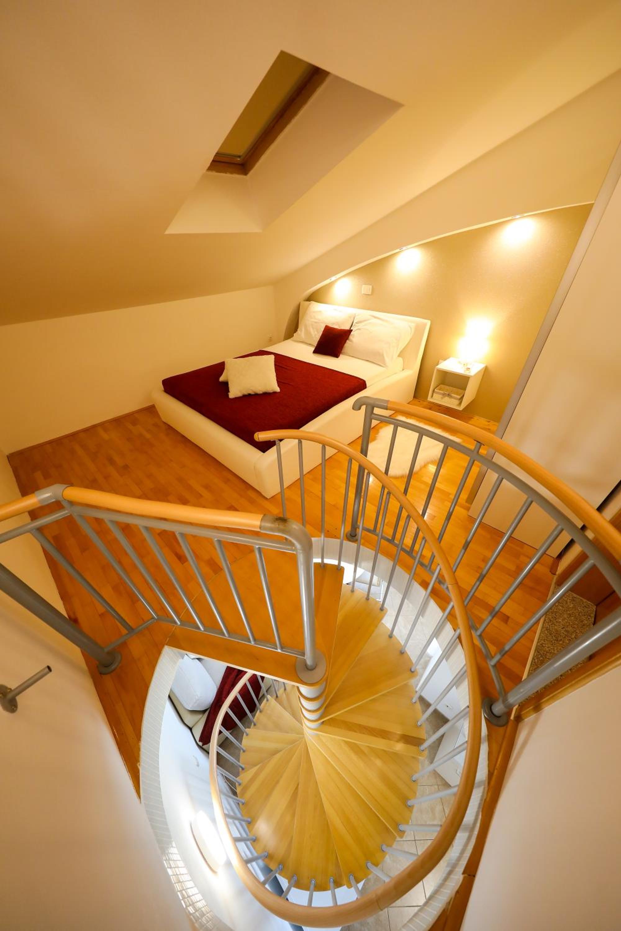 Apartment - Split Level