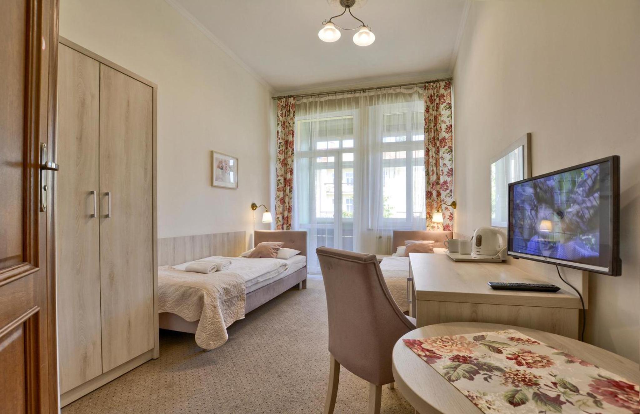 Twin Room with Bathroom