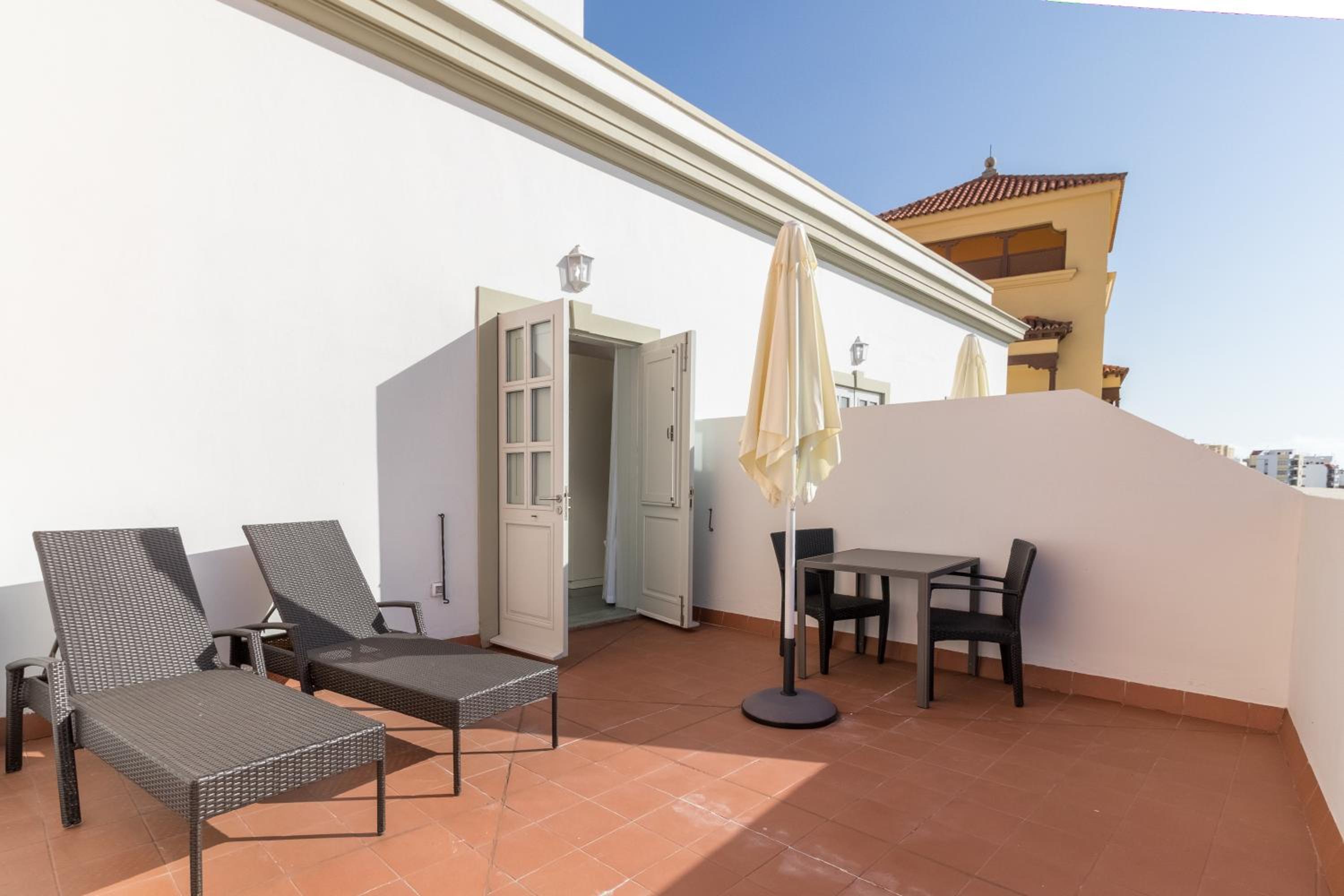 Deluxe Double Room with Balcony and Sea View