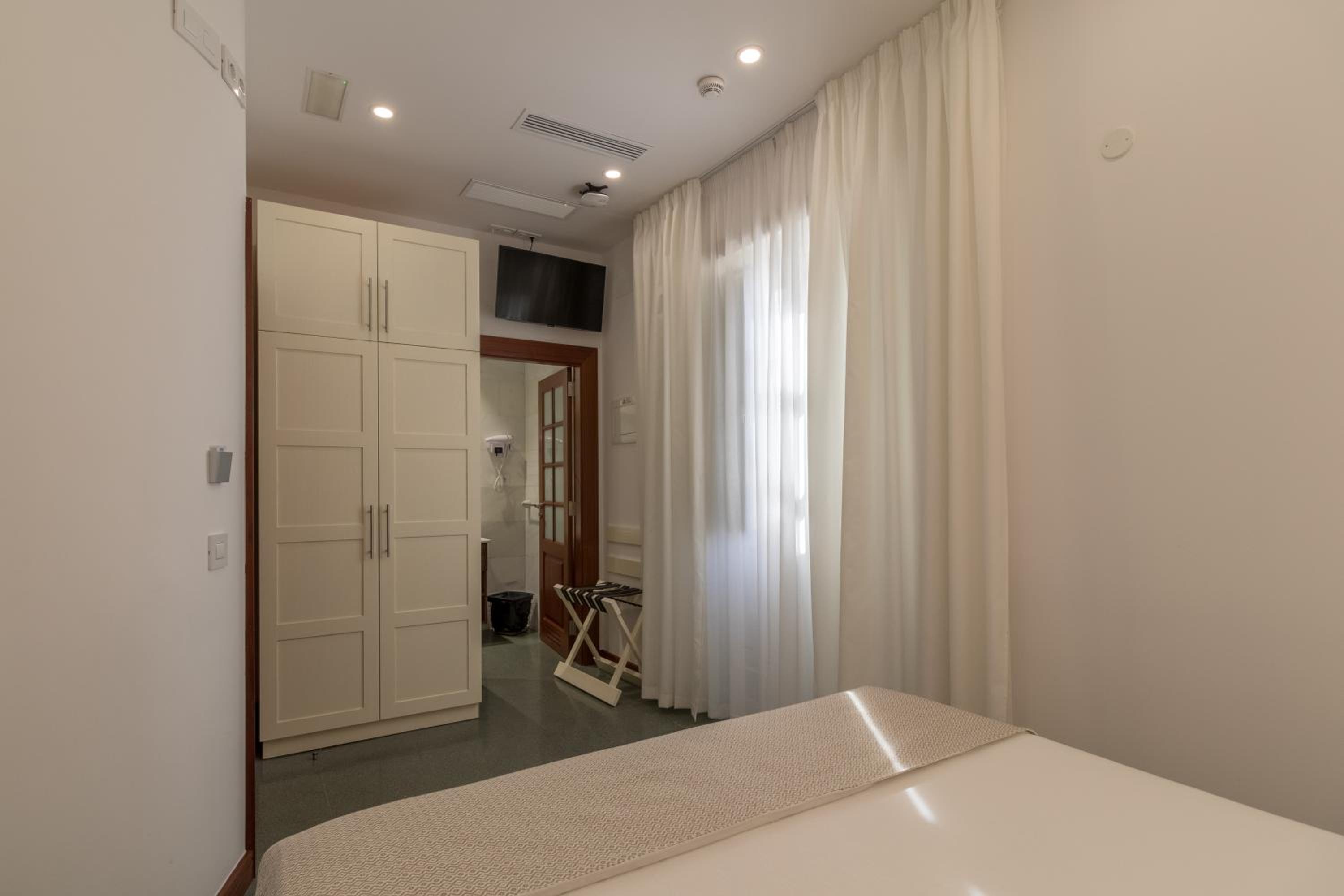Deluxe Double Room with Balcony and Sea View