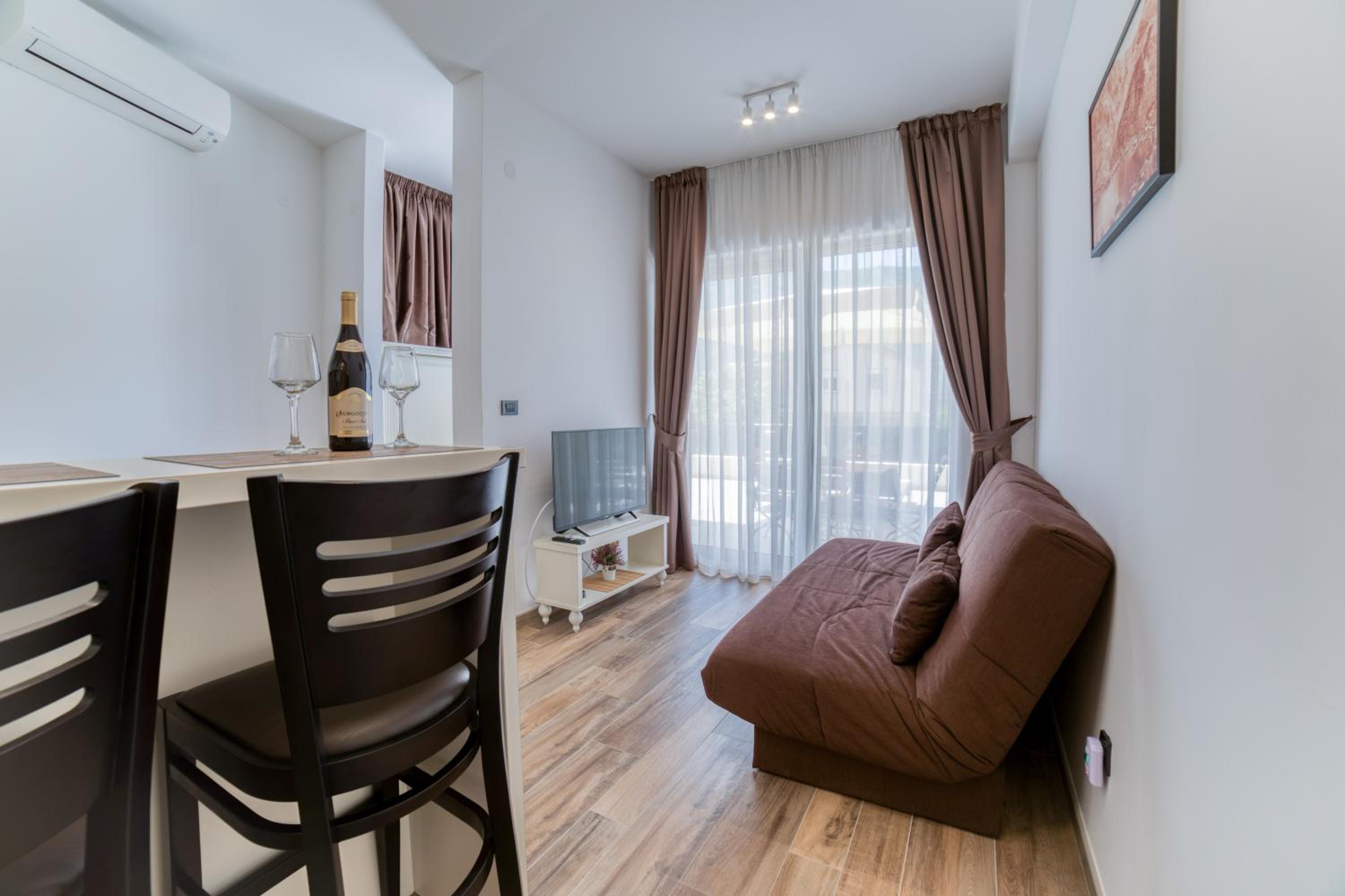 Apartment with Terrace photo 2