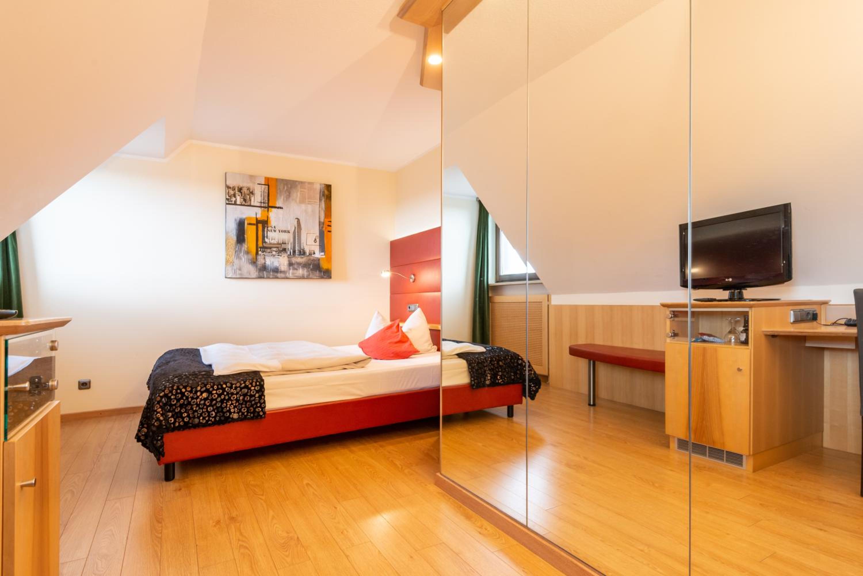 Single Room photo 2
