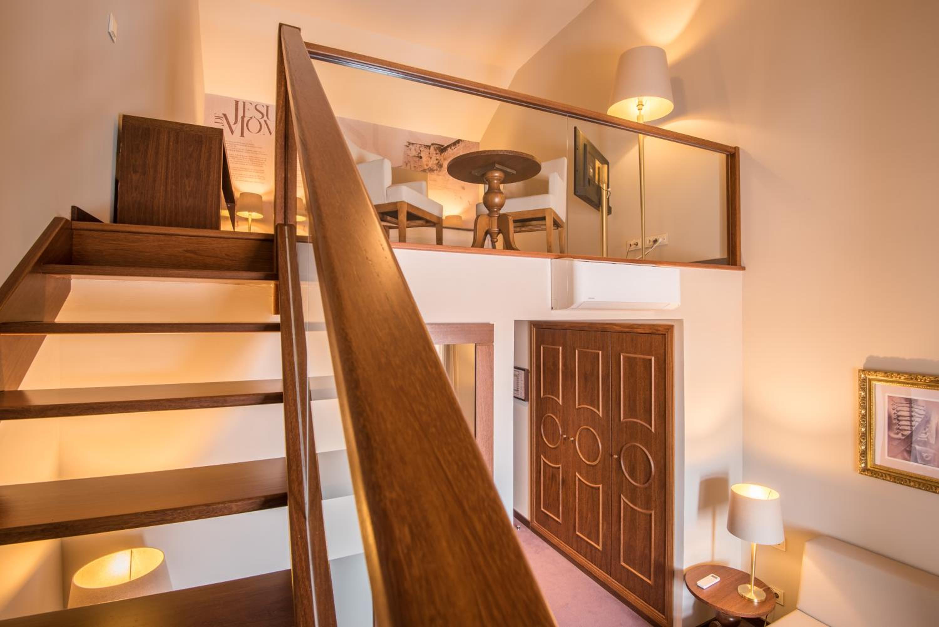 Duplex Suite - Photo 3