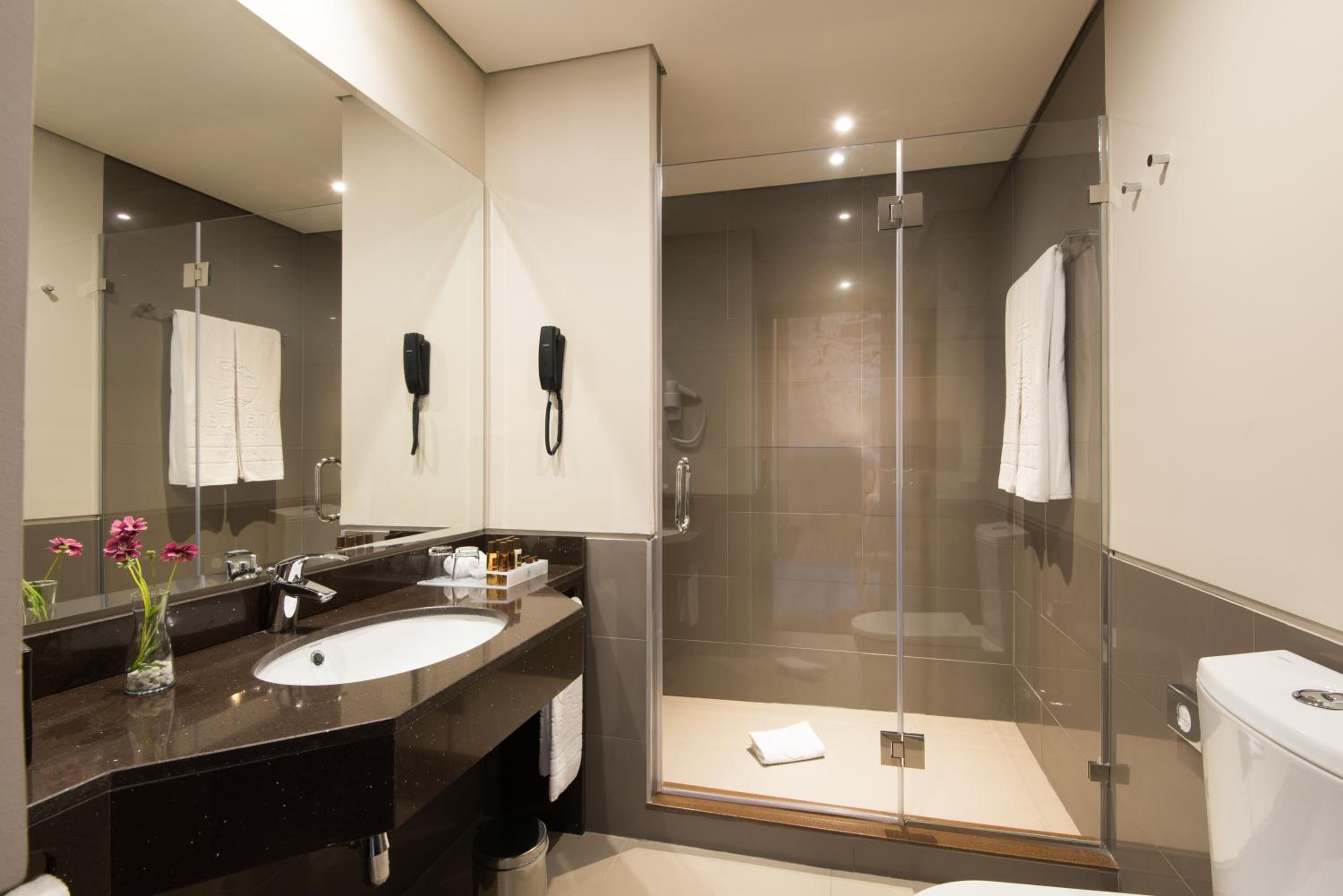 Standard Twin Room - Photo 3