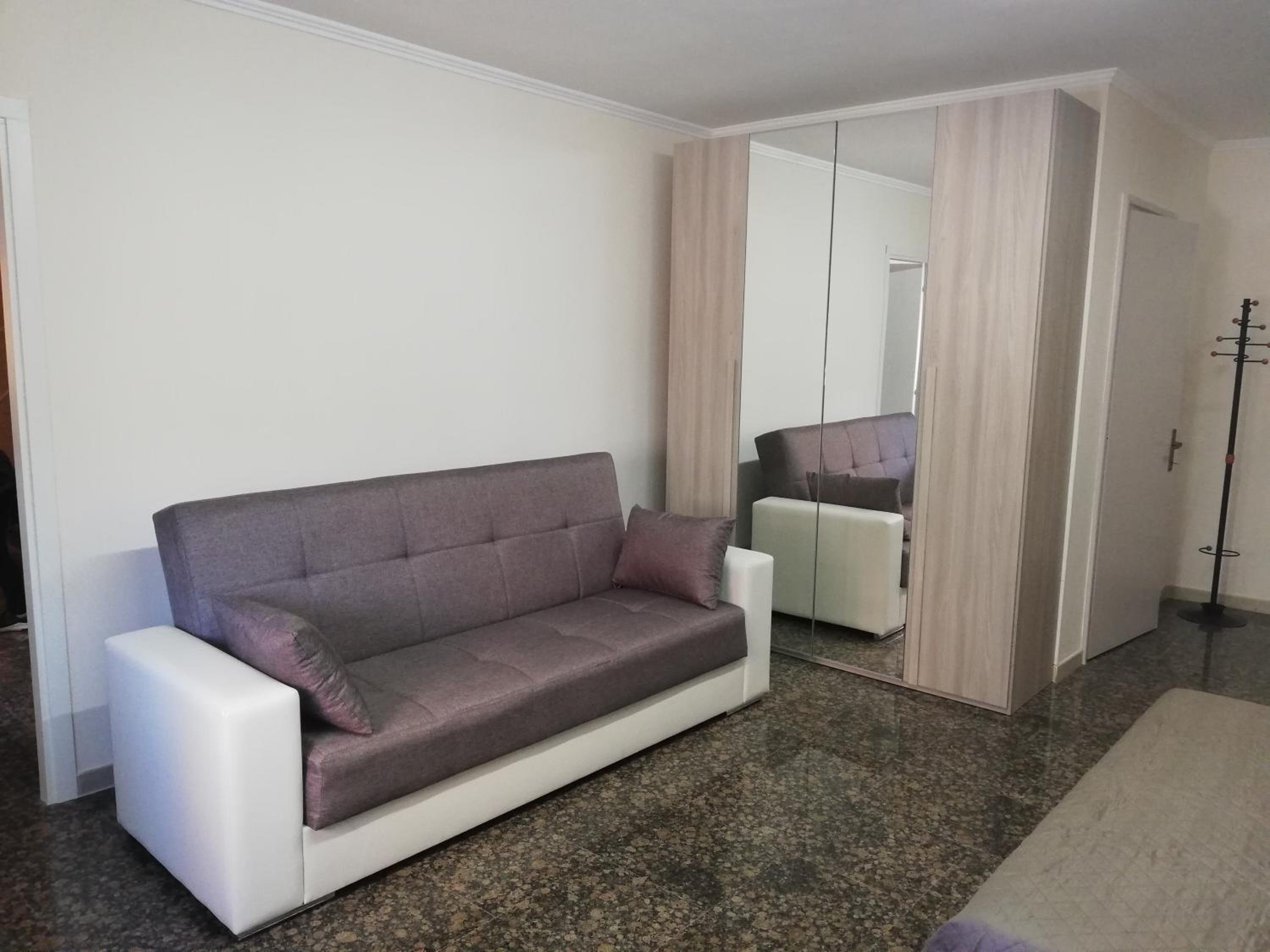 One-Bedroom House photo 1