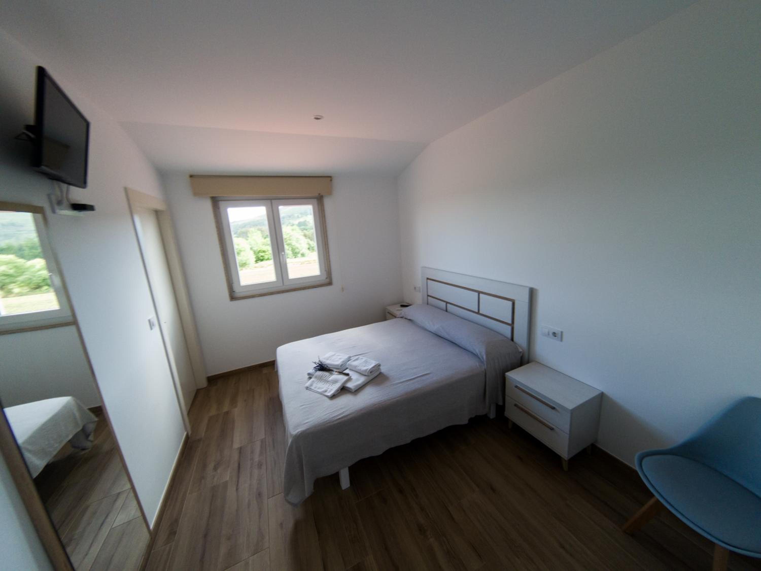 Deluxe Queen Room - Photo 1