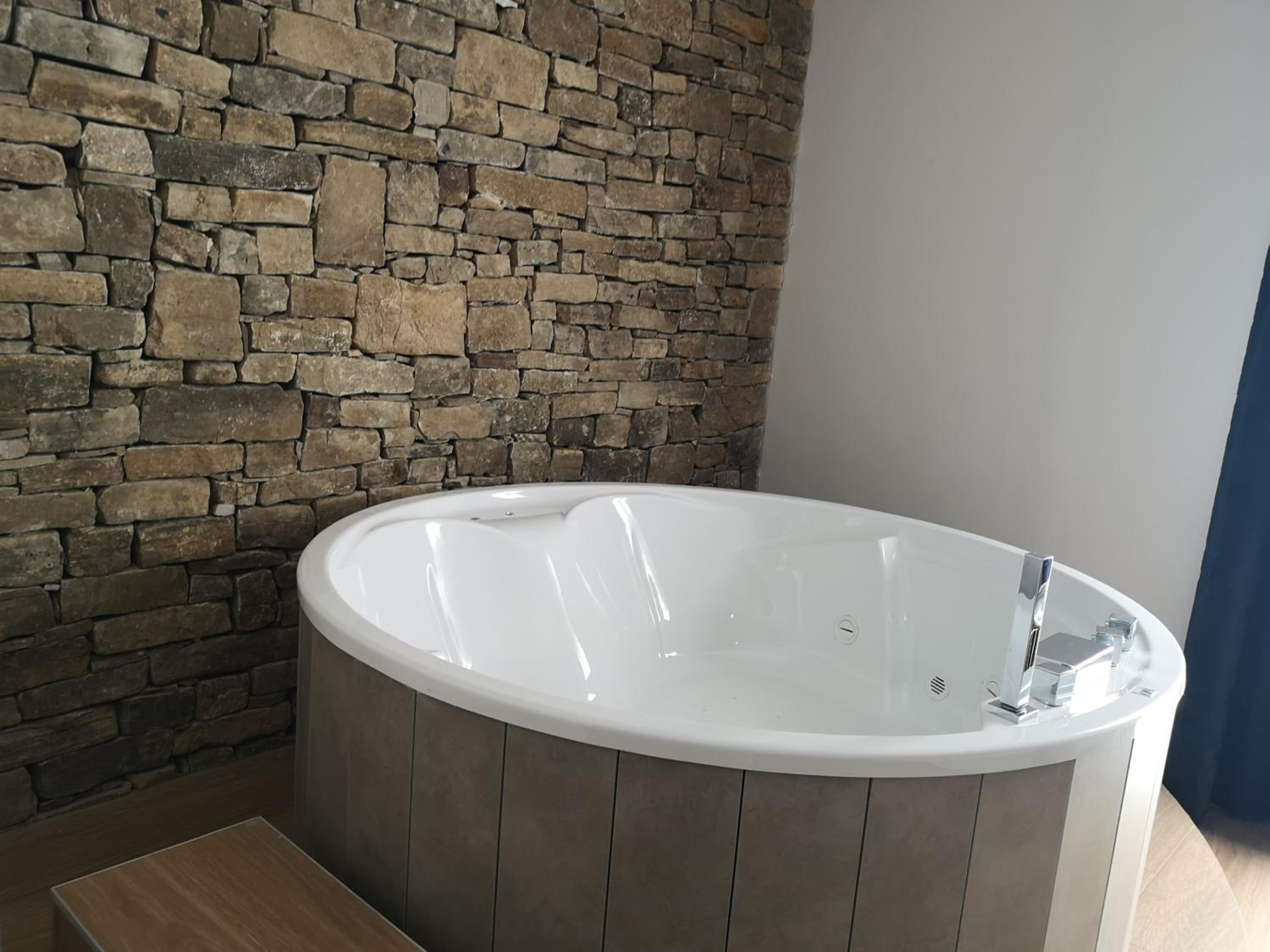 Deluxe Suite With Spa Bath photo 2