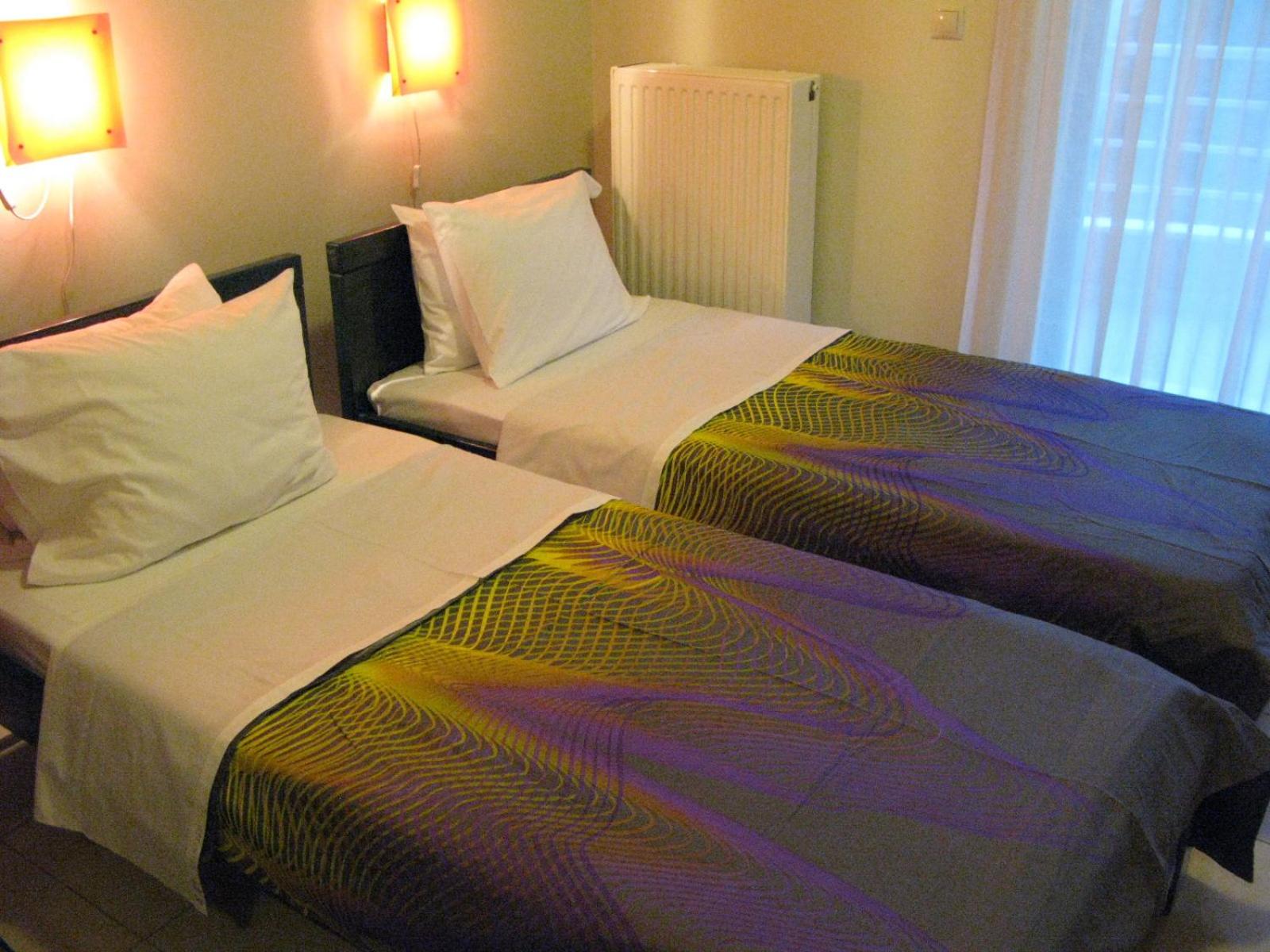 Triple Room with Balcony - Photo 15