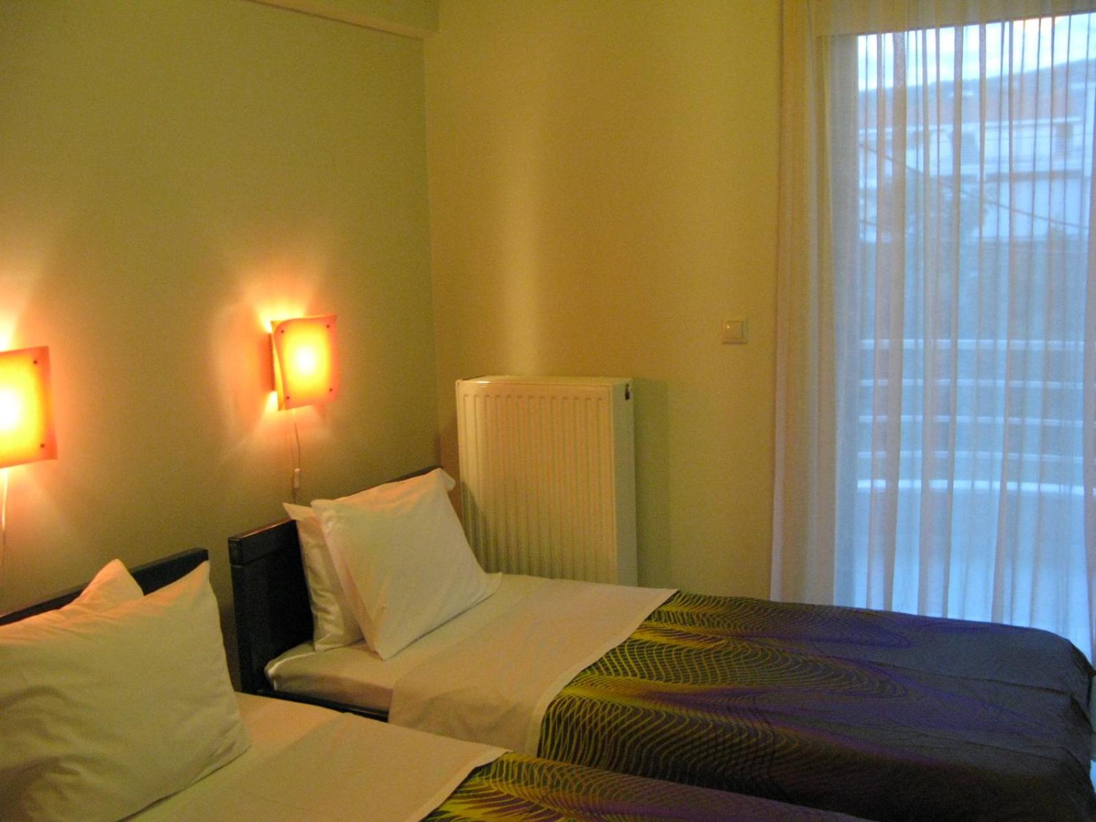 Triple Room with Balcony - Photo 6