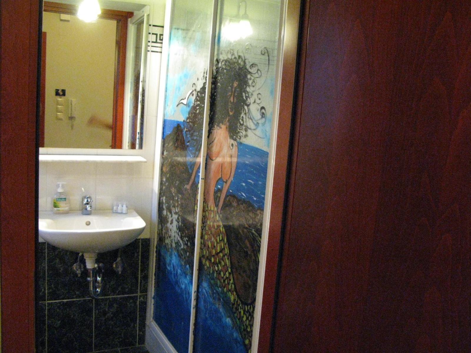 Triple Room with Balcony - Photo 17