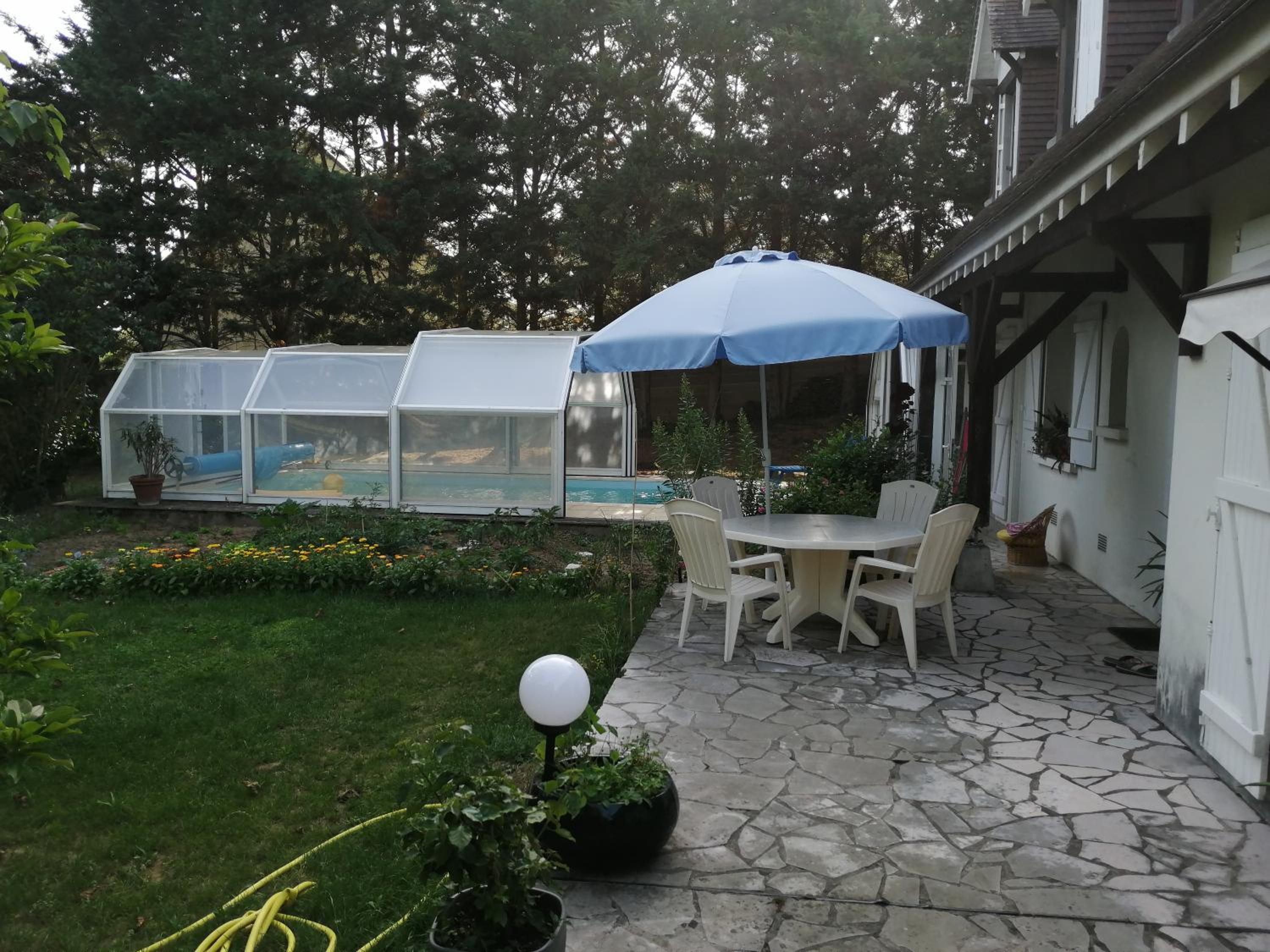 Queen Suite with Pool View - Photo 36