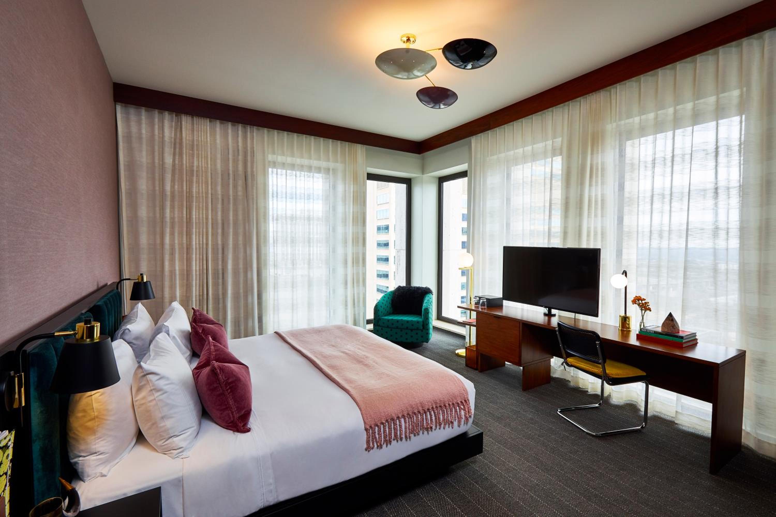 Corner King Room - Photo 1