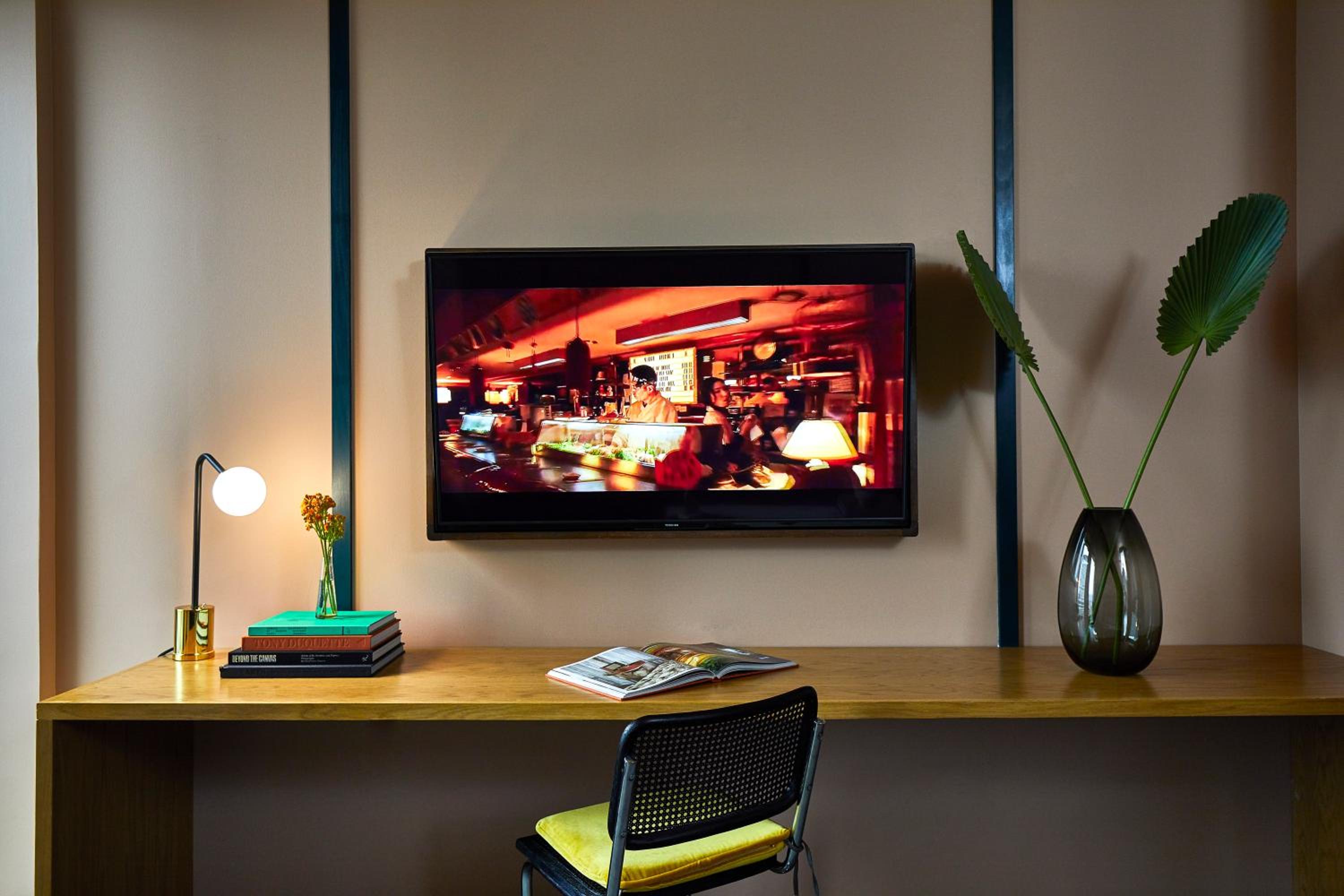 The Boss Suite - Photo 1