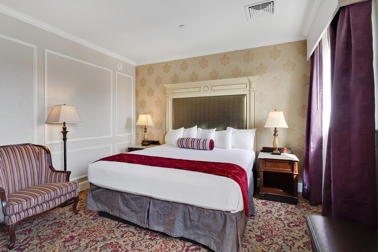 Deluxe King Room - Photo 1