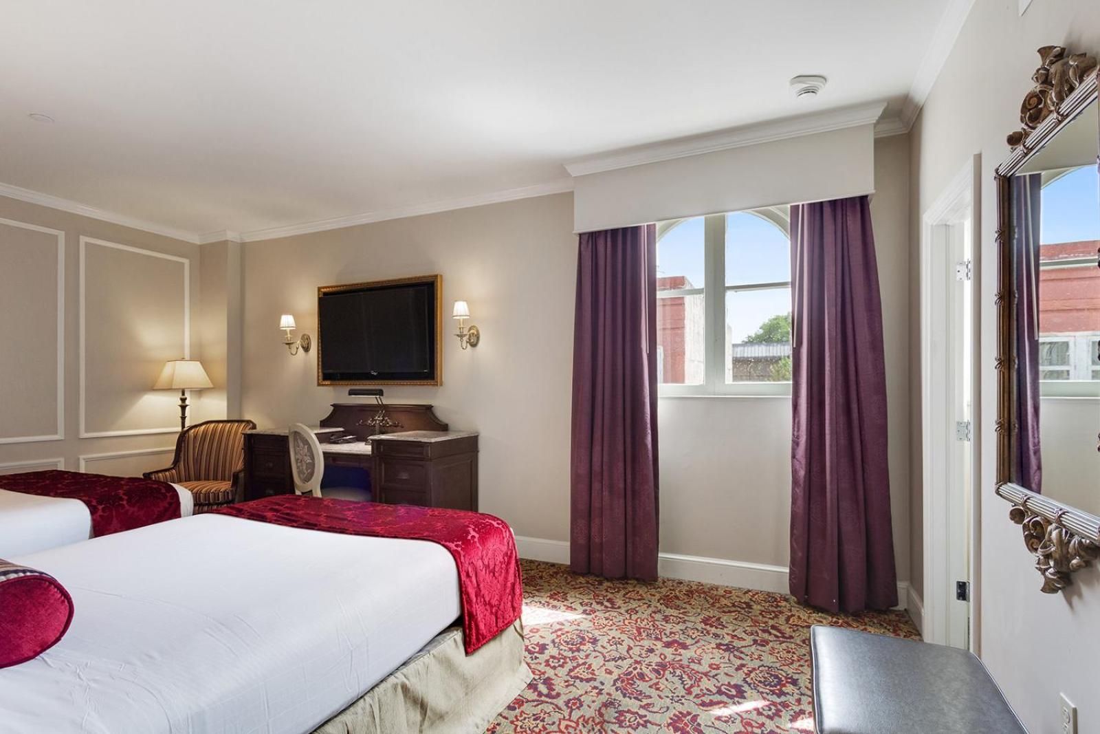 Deluxe Double Room with Two Double Beds photo 2