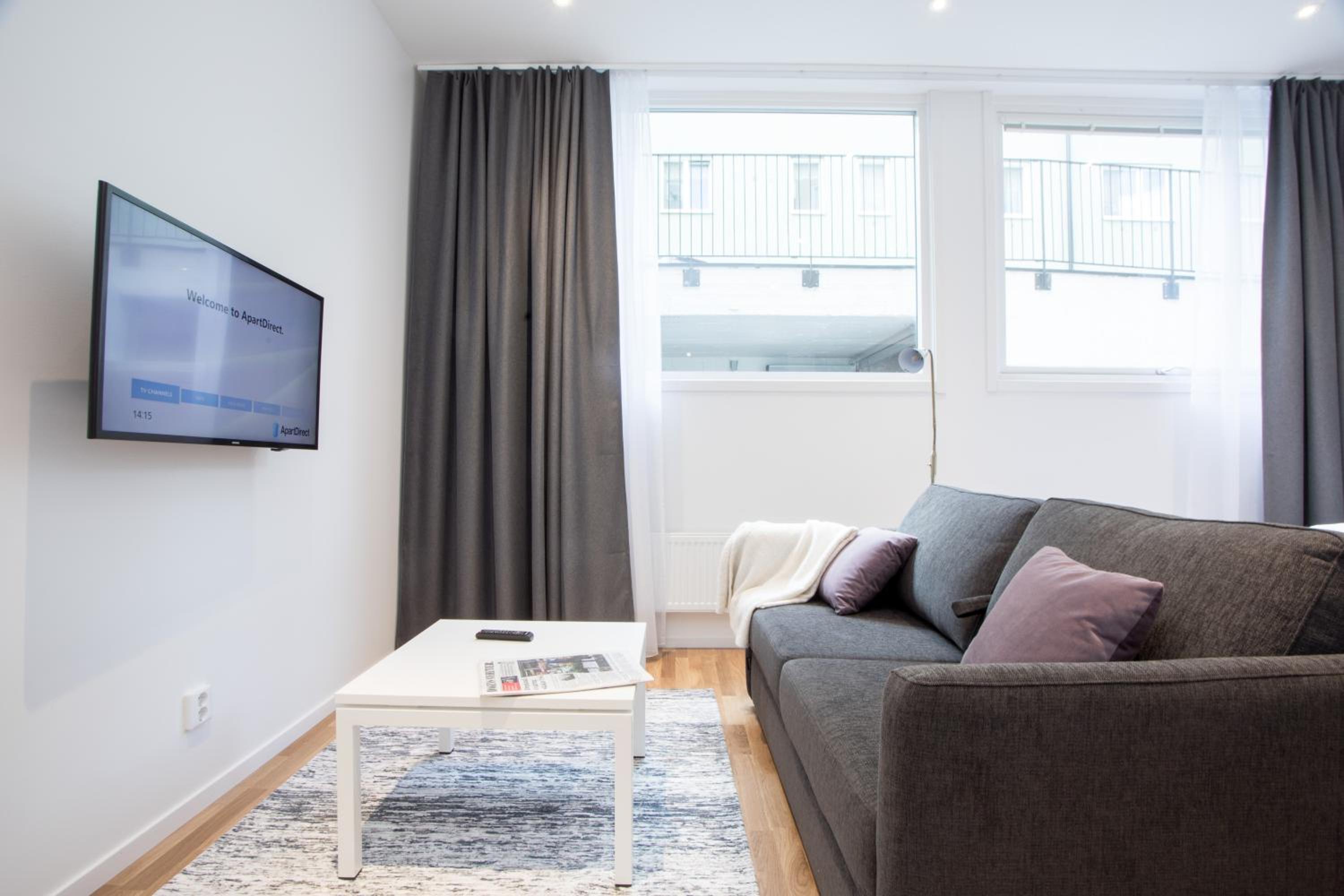 Queen Studio Apartment - Basement